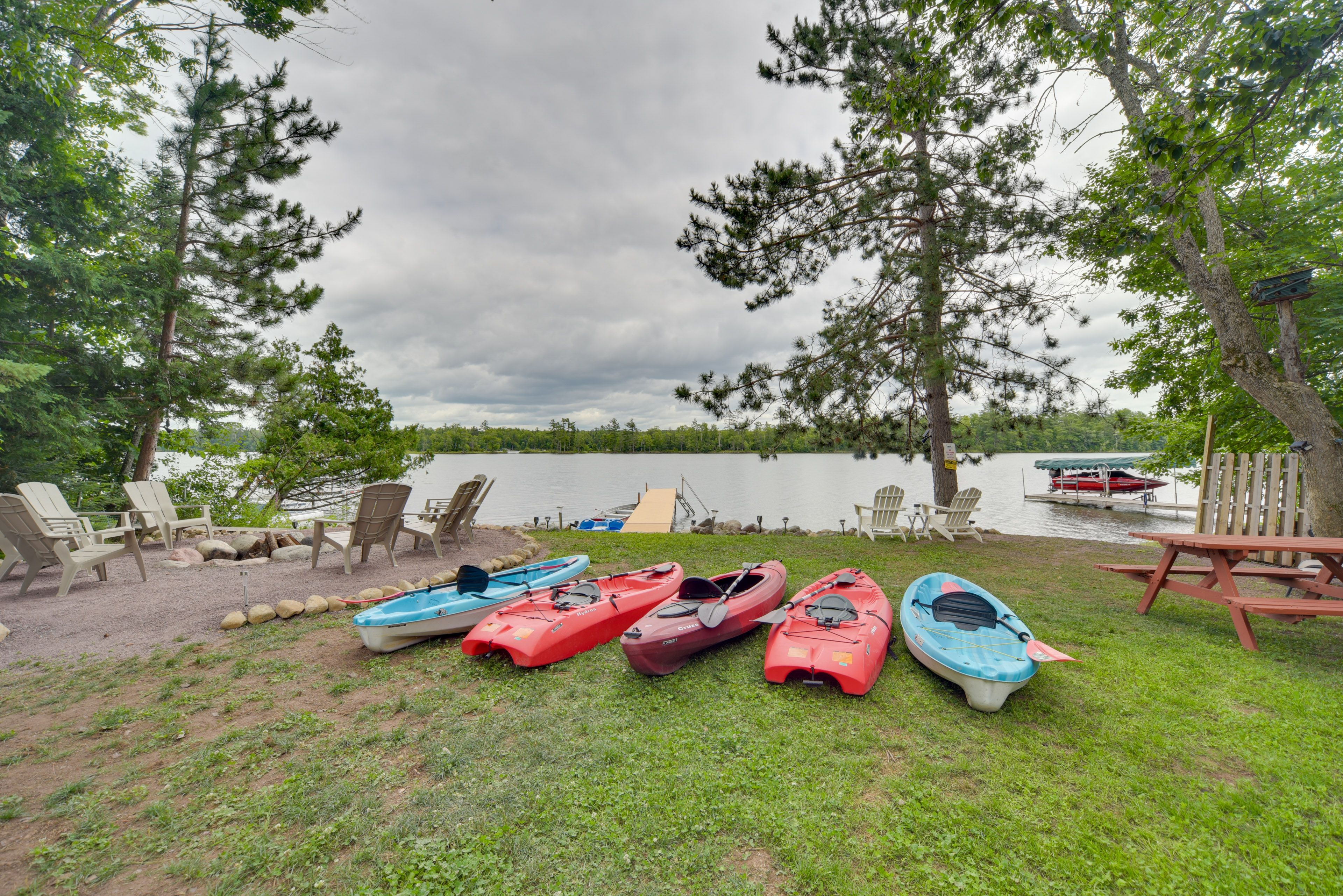 Private Dock & 5 Kayaks (Seasonal) | Paddle Boat | Small Rowboat