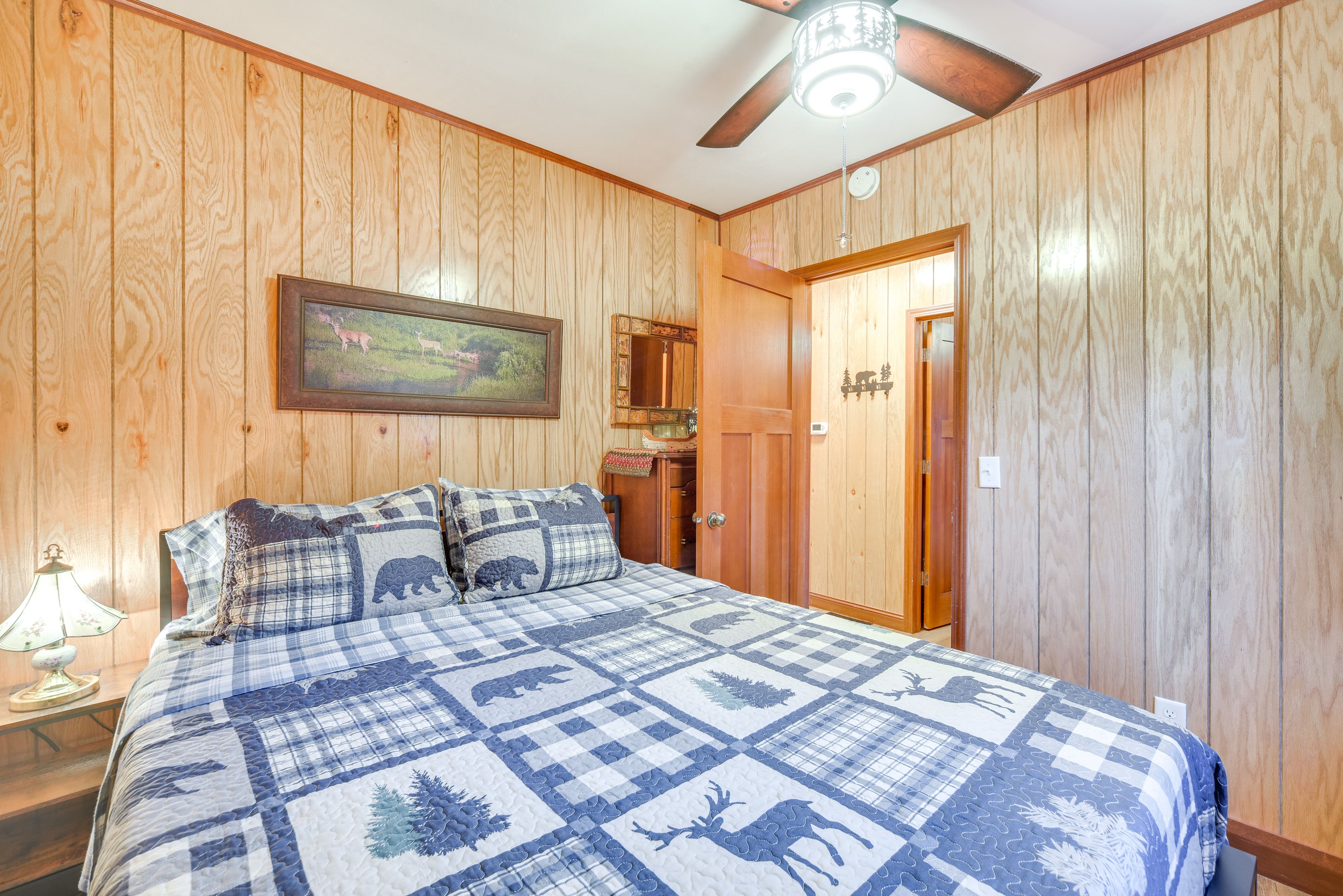 Bedroom 2 | Queen Bed | 1st Floor