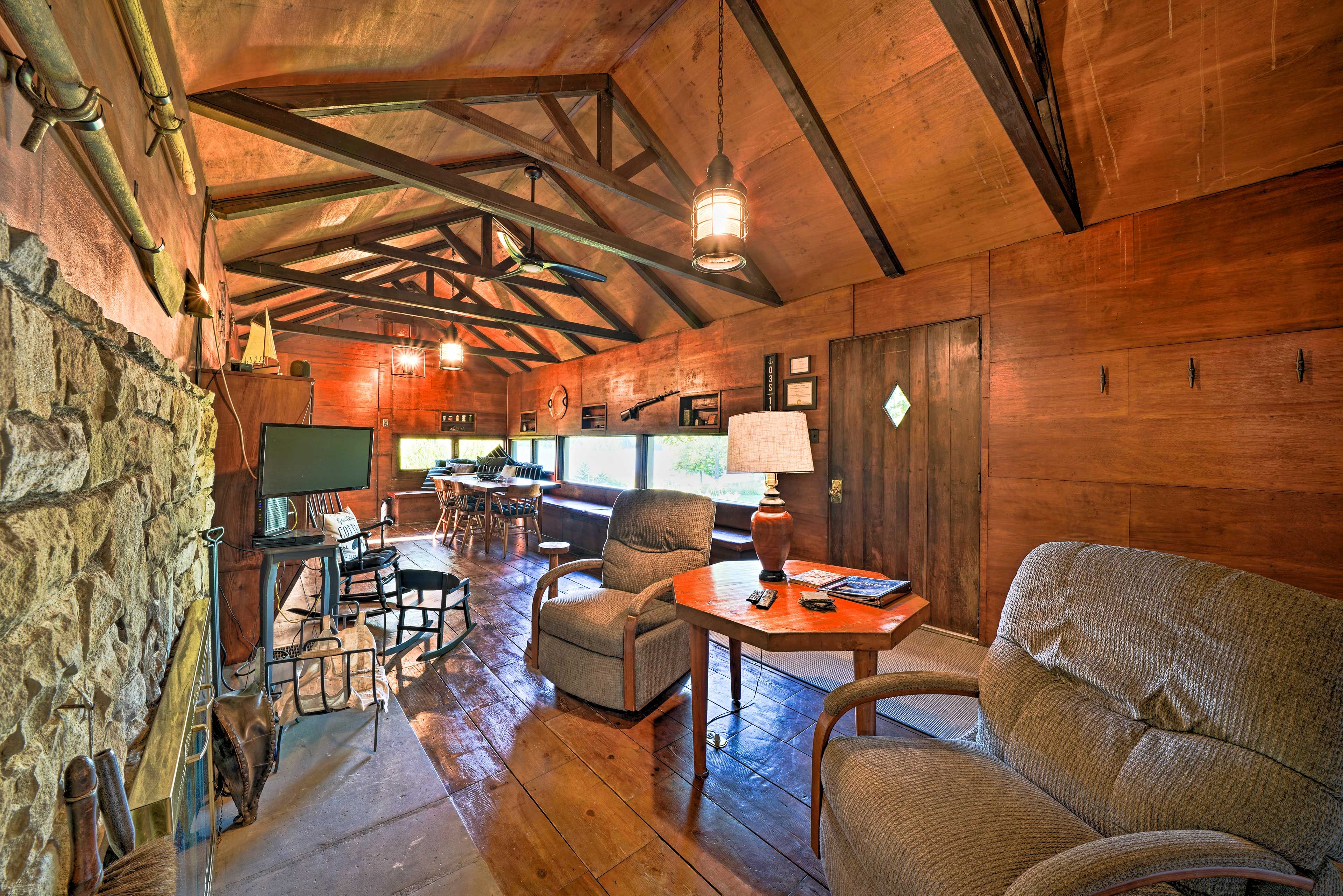 Living Room | Free WiFi | Central Heat & A/C