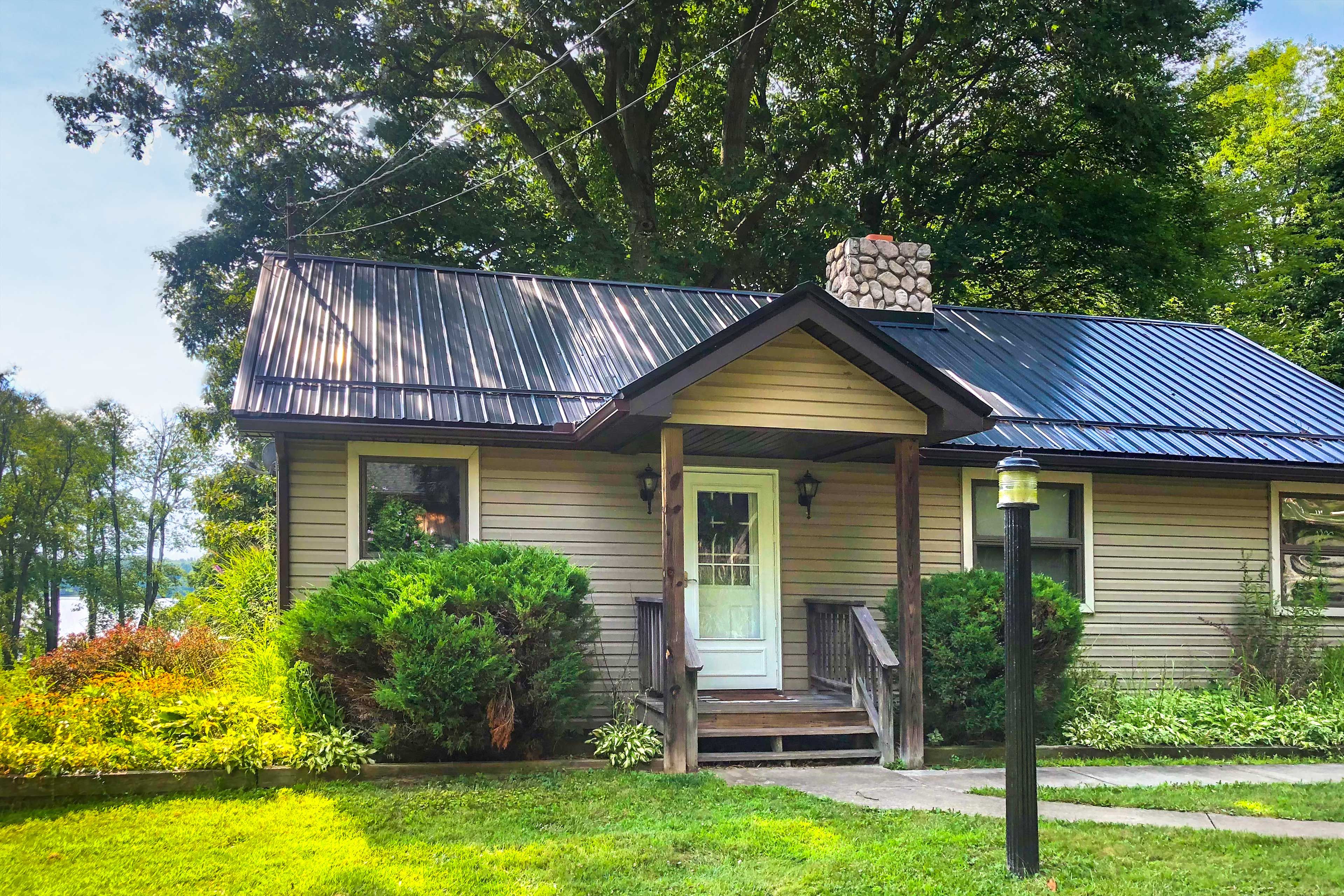 Jamestown Vacation Rental | 3BR |1BA | 1,000 Sq Ft | 3 Steps for Entry