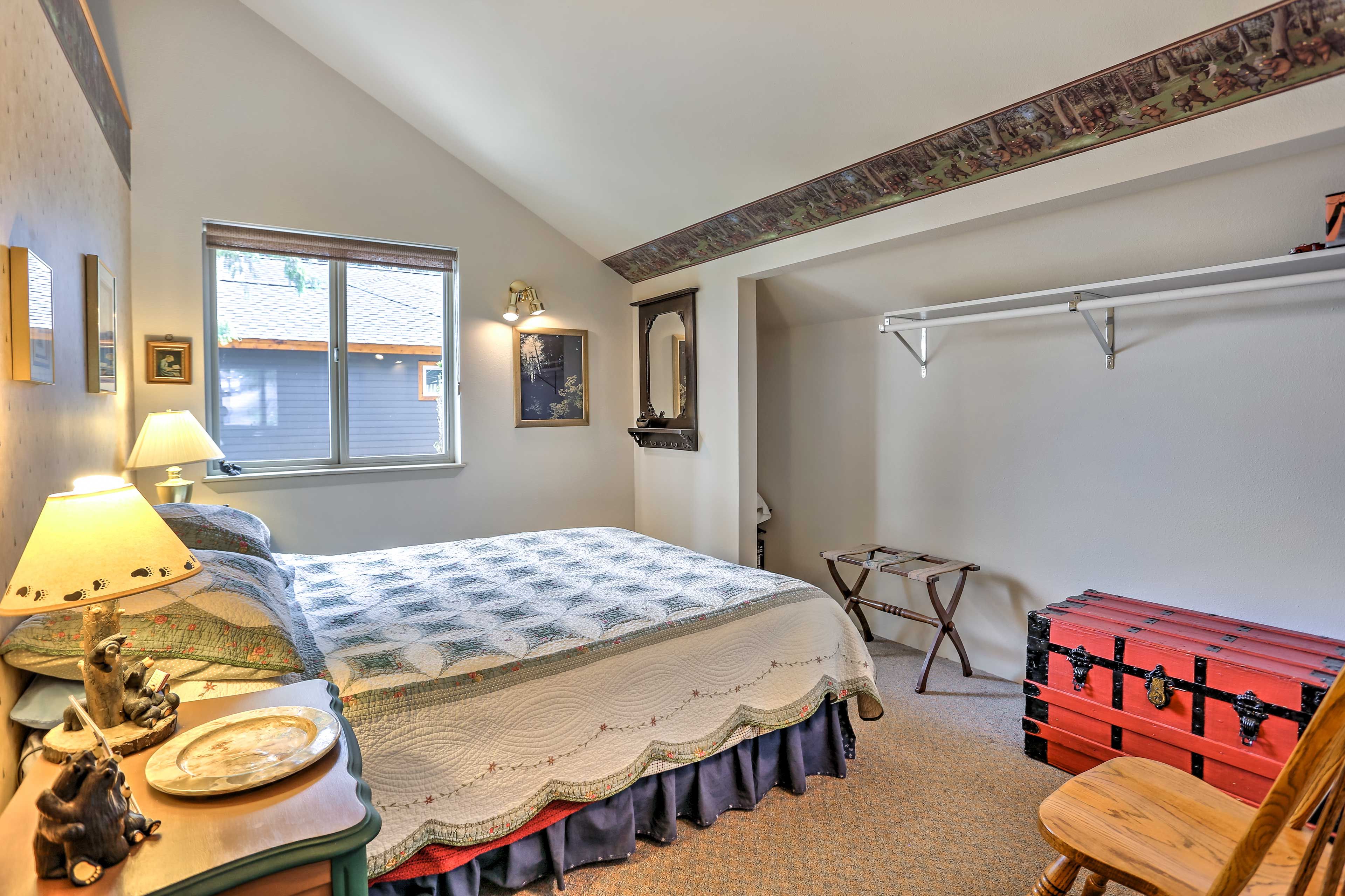 Bedroom 2 | Queen Bed
