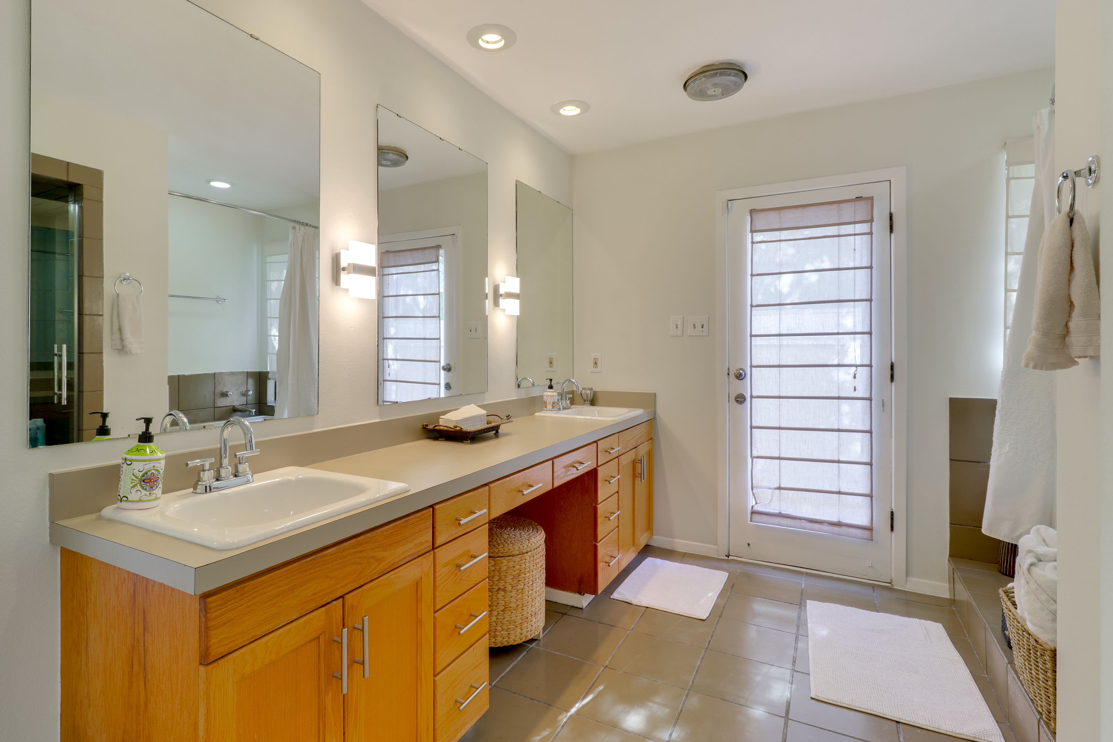 Full Bathroom | Towels & Linens Provided