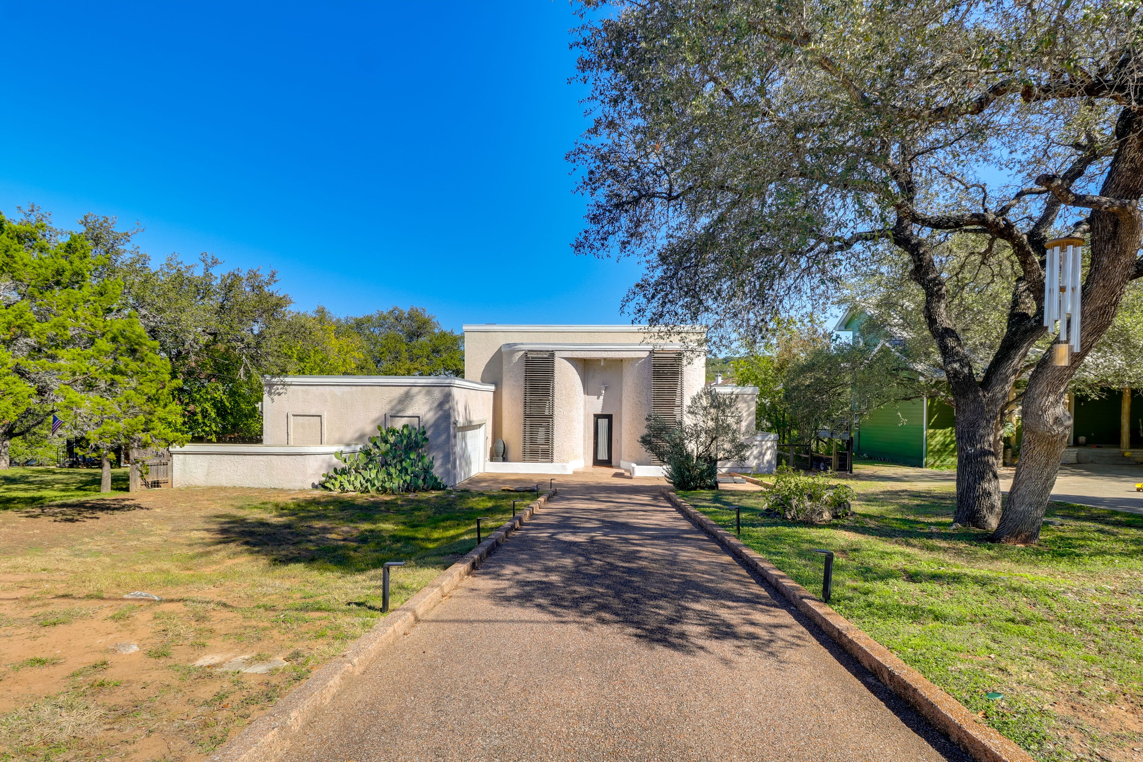 Parking | Driveway (5 Vehicles)