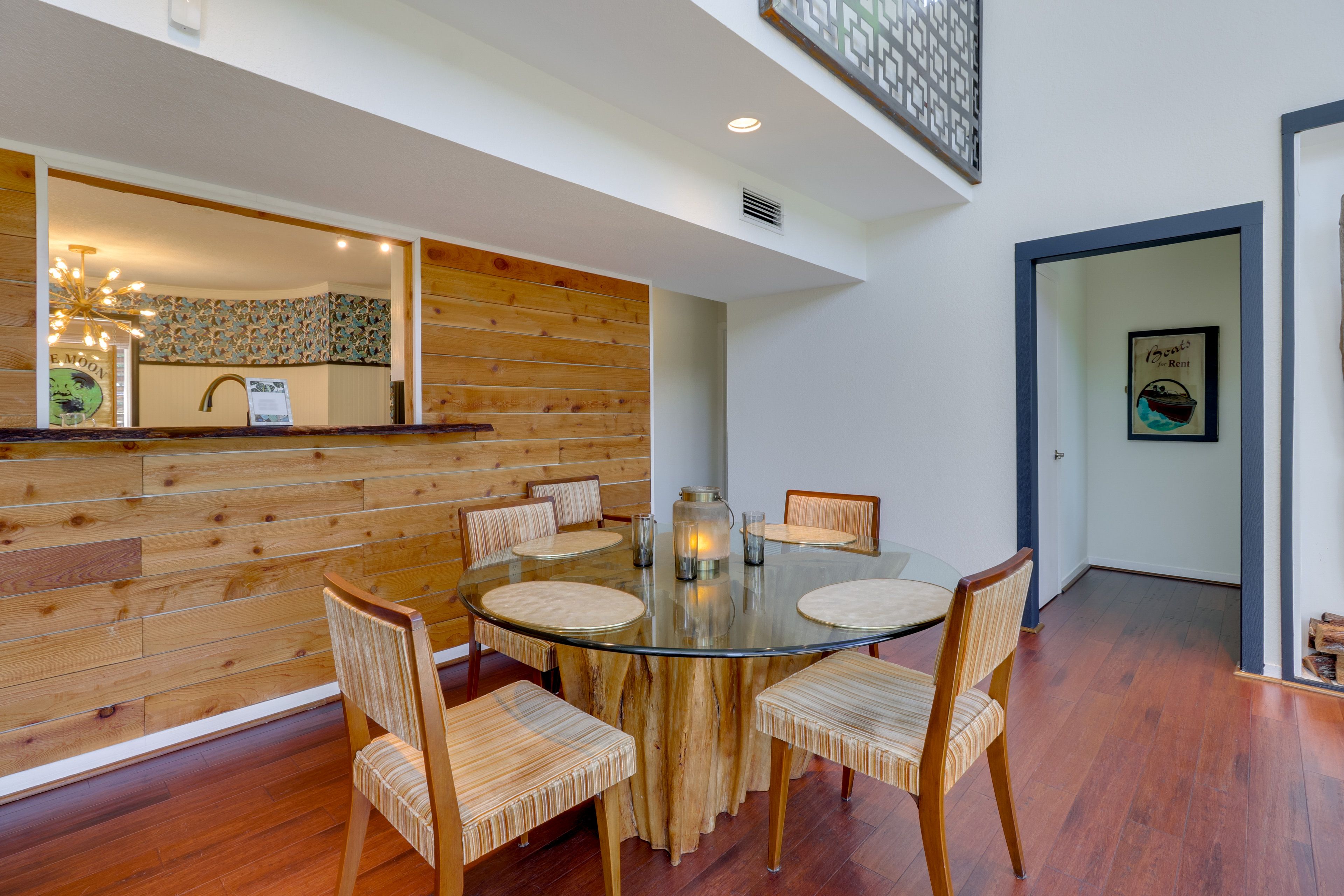 Dining Area | Dishes & Flatware Provided