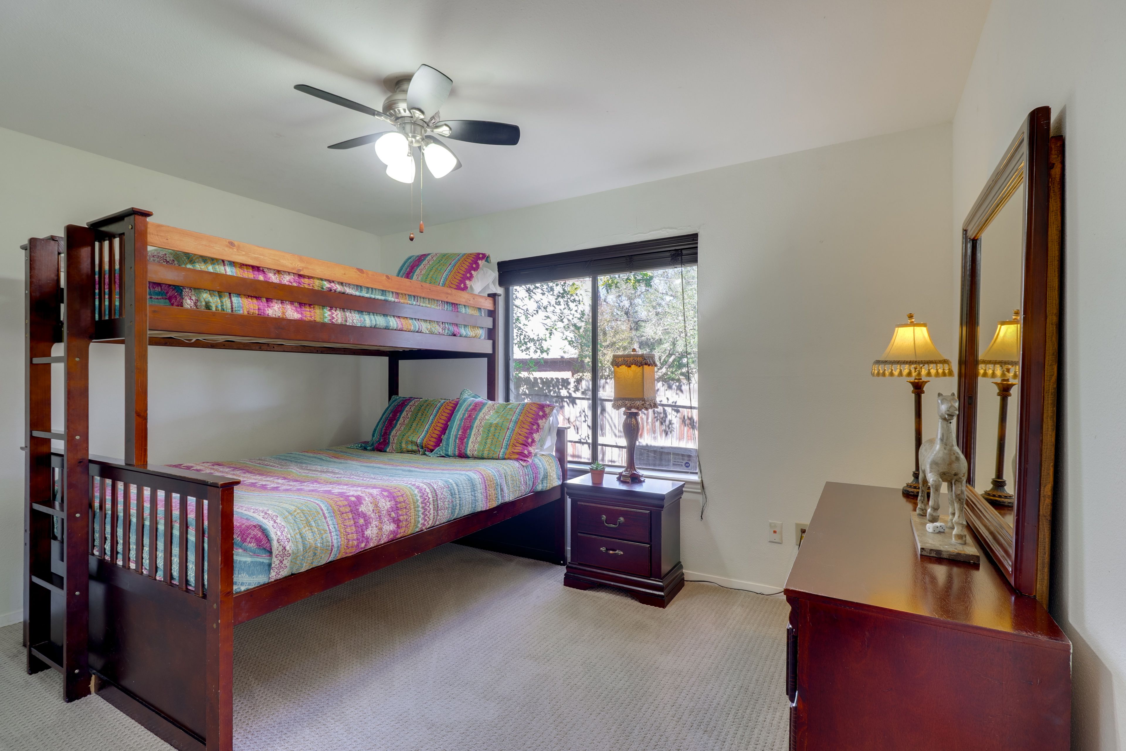 Bedroom 3 | Twin/Full Bunk Bed