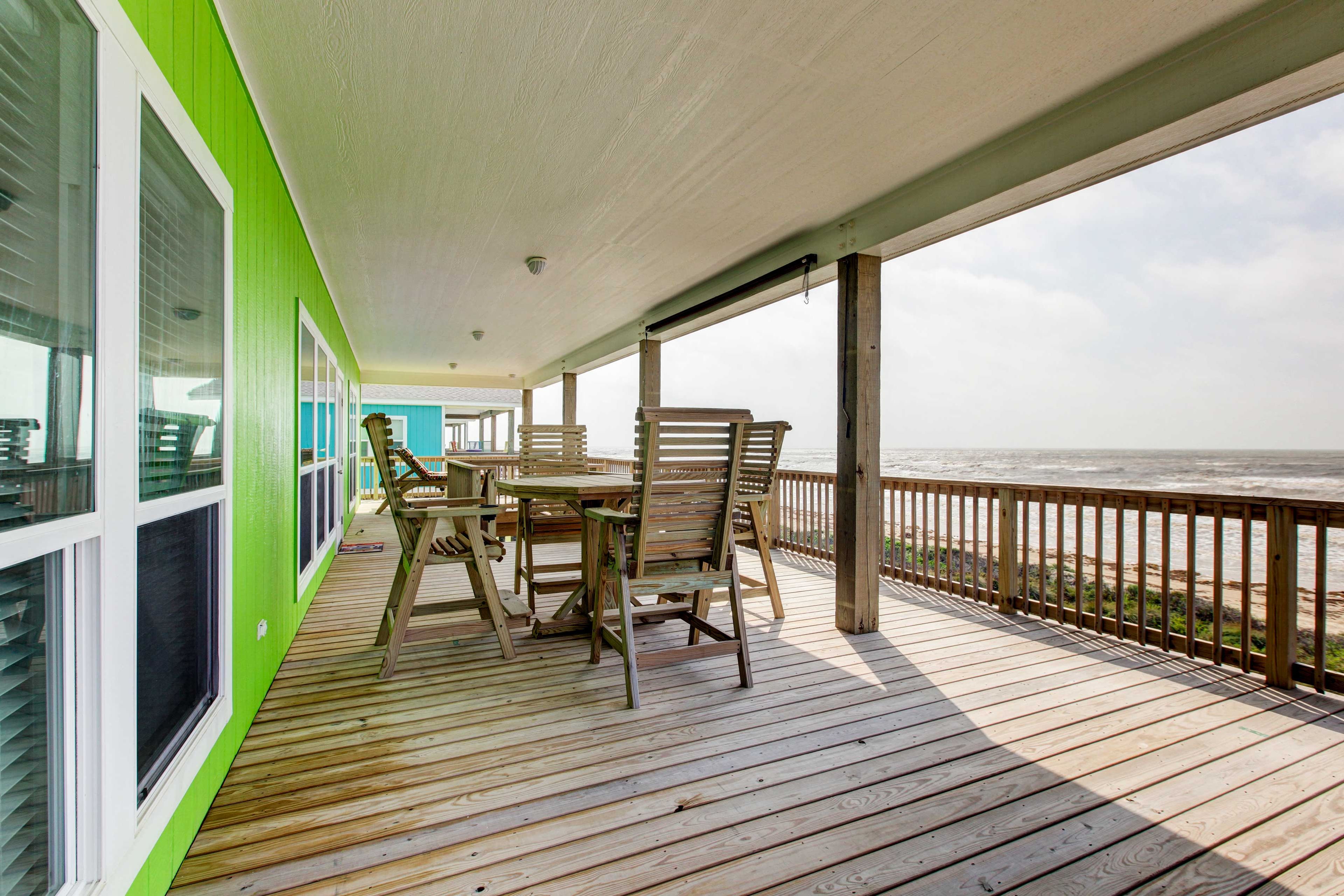 Deck | Dining Table