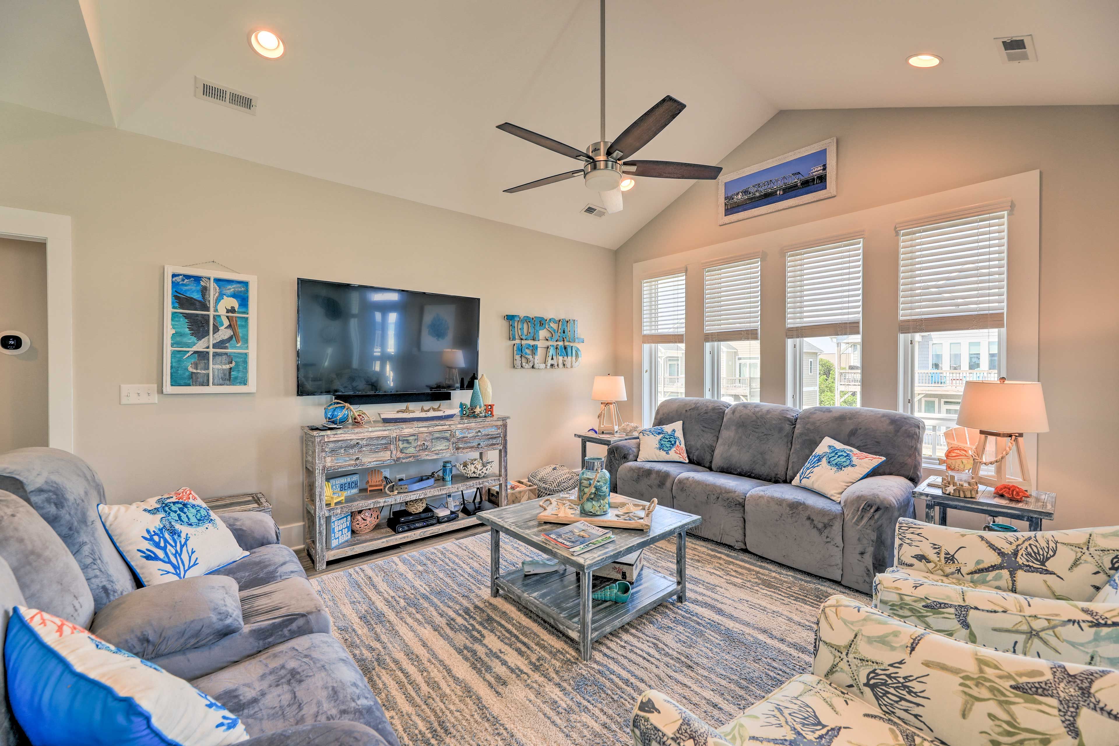 Living Room | Central Heat & A/C | Smart TVs | Free WiFi