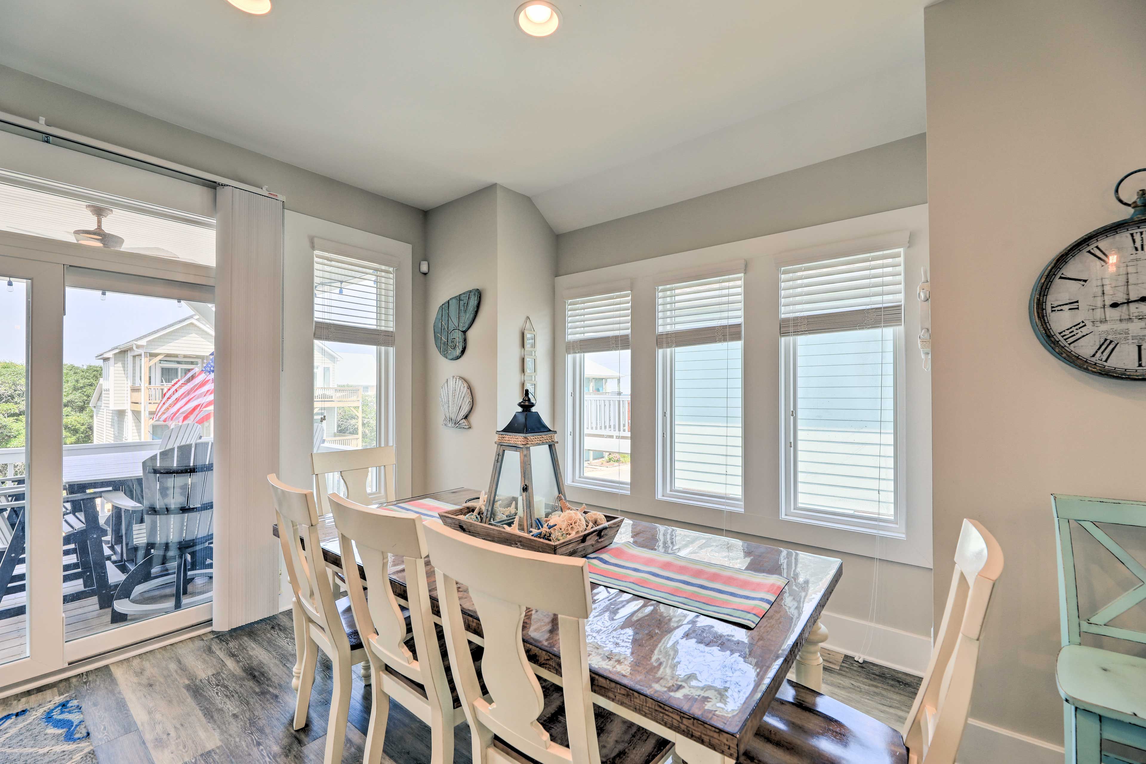 Dining Area | Dishware Provided