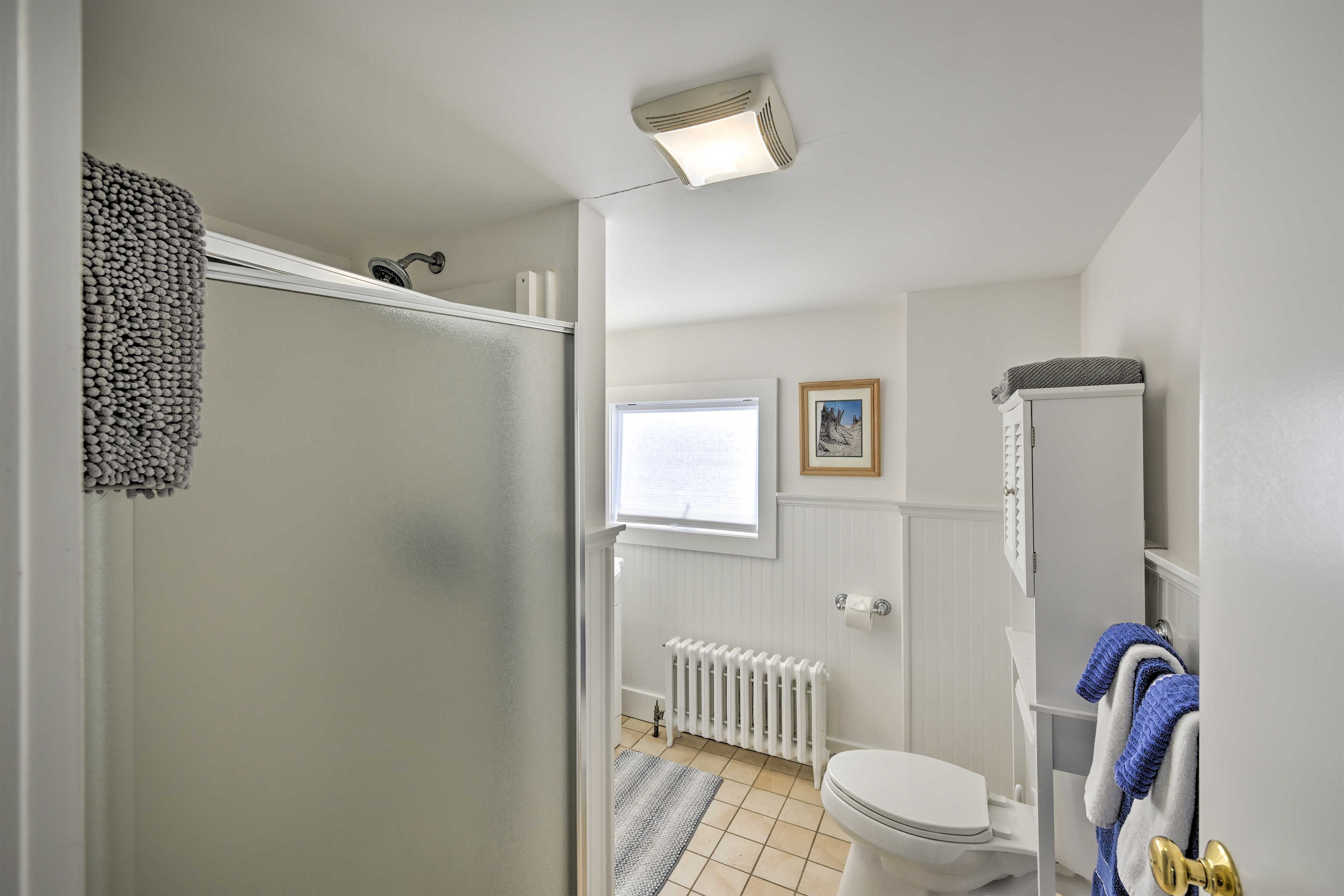 Full Bathroom | Towels & Linens Provided
