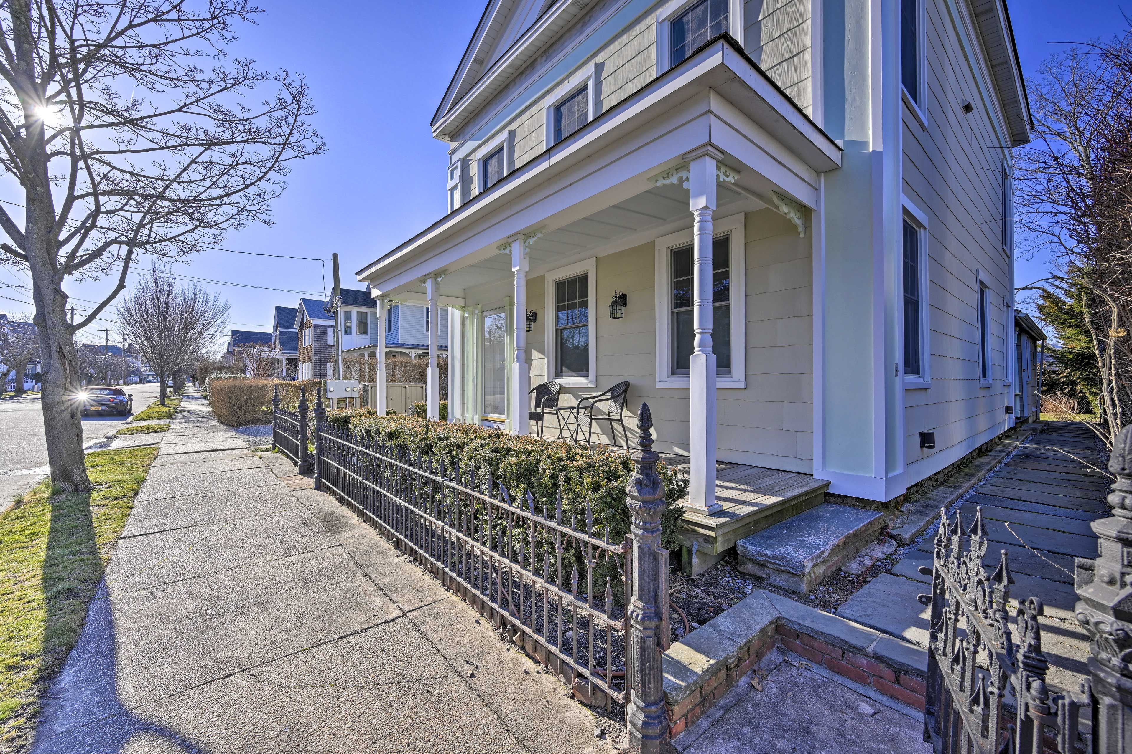 Exterior | Walk to Main Street