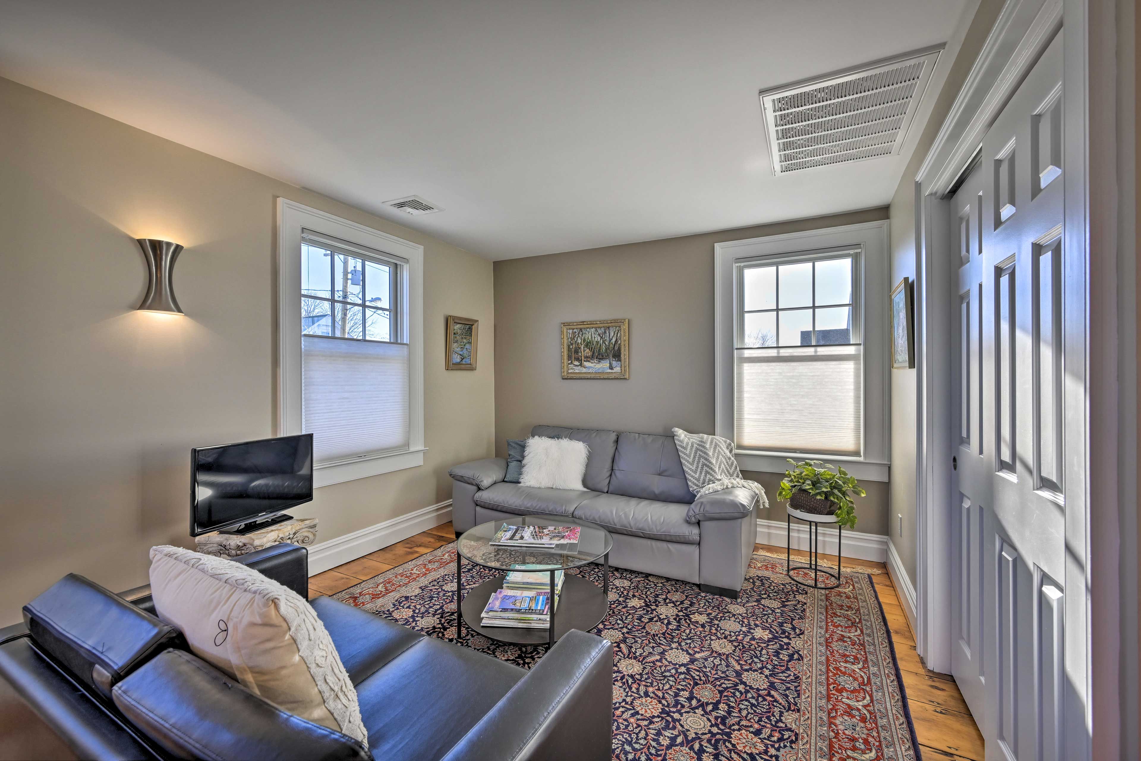 Living Room | Smart TV | Free WiFi | Central Heating