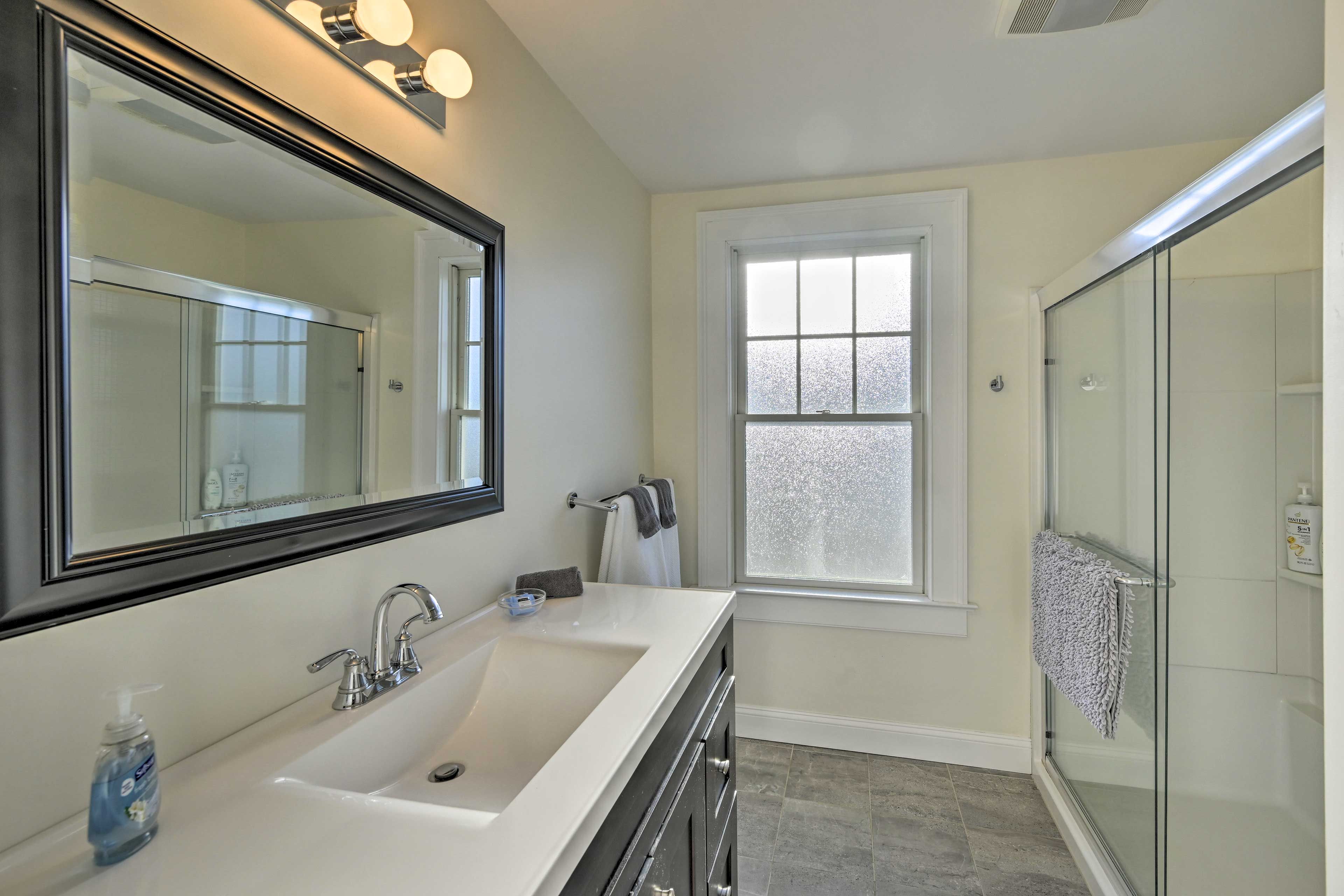 Full Bathroom | Towels & Linens Provided