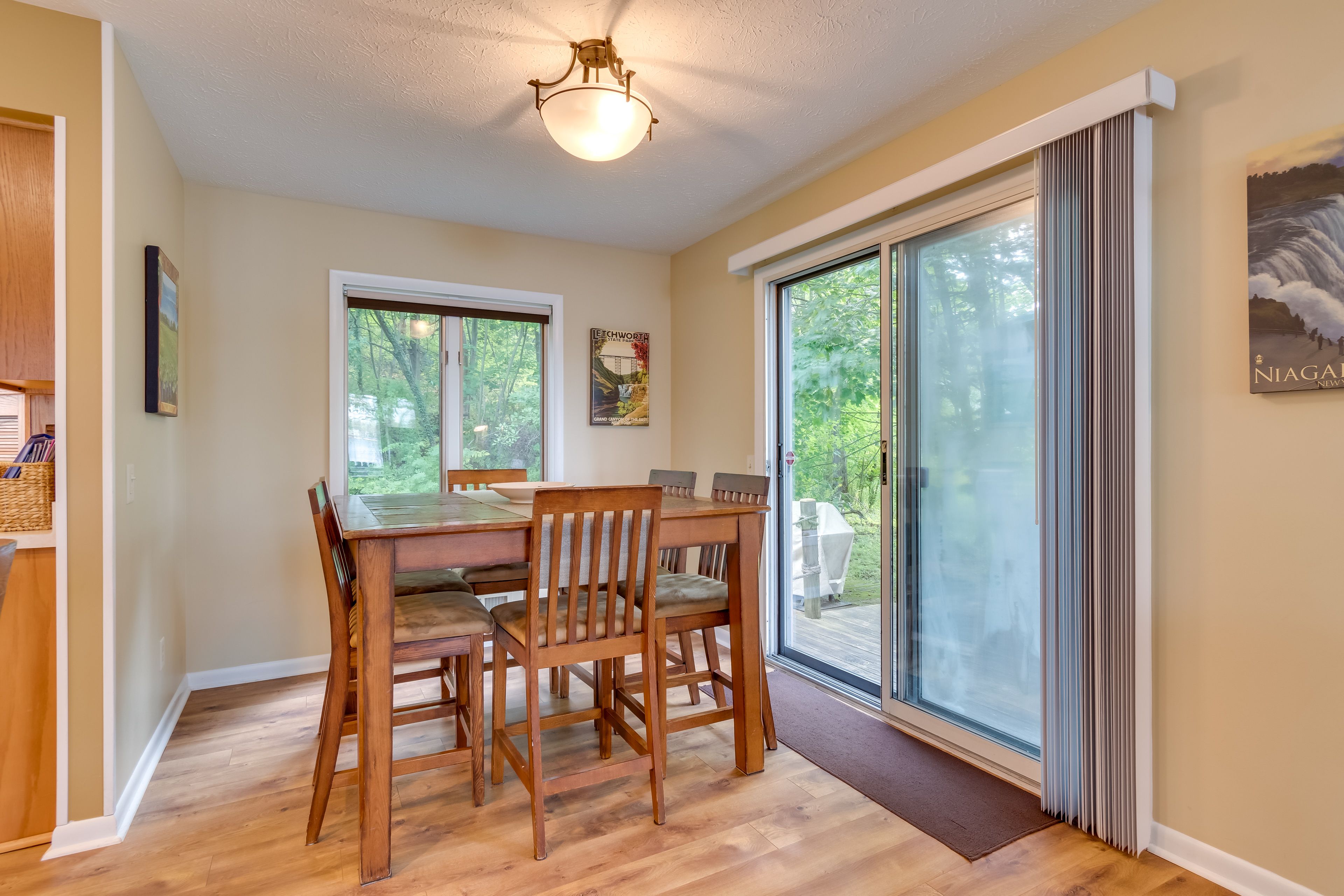 Dining Area | Dishes & Flatware Provided