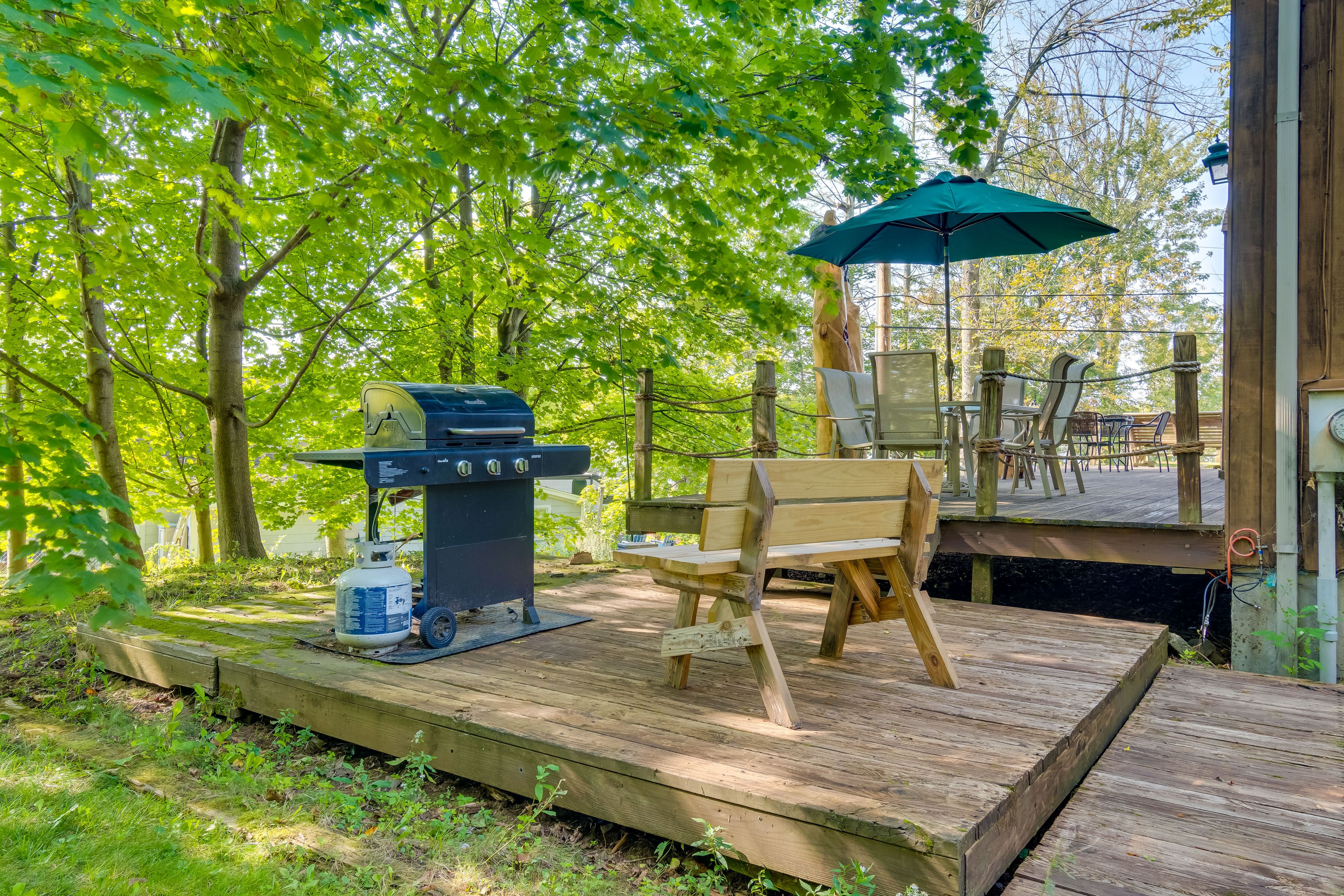 Lower Deck | Gas Grill