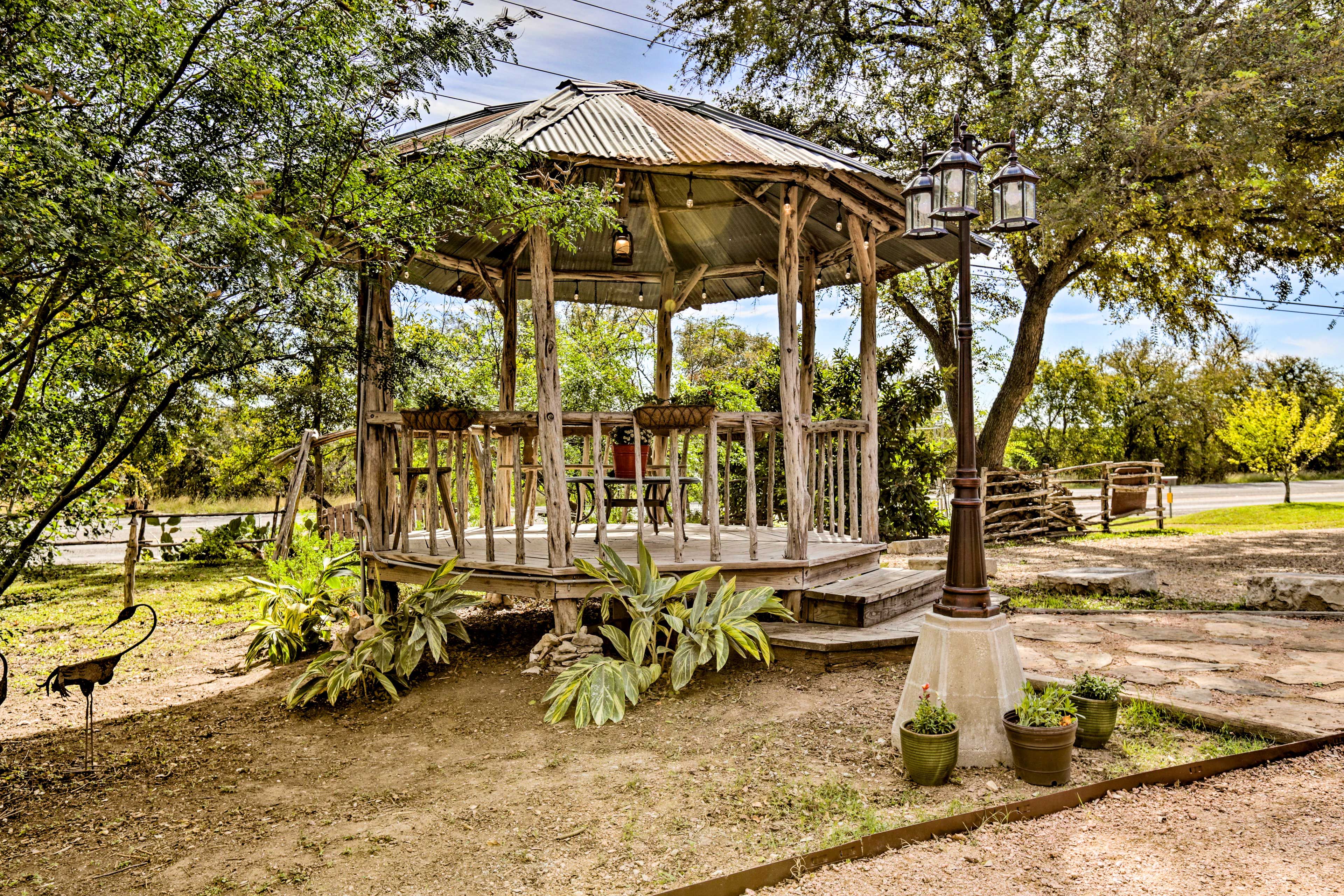 Gazebo | Pet Friendly w/ Fee | Cornhole