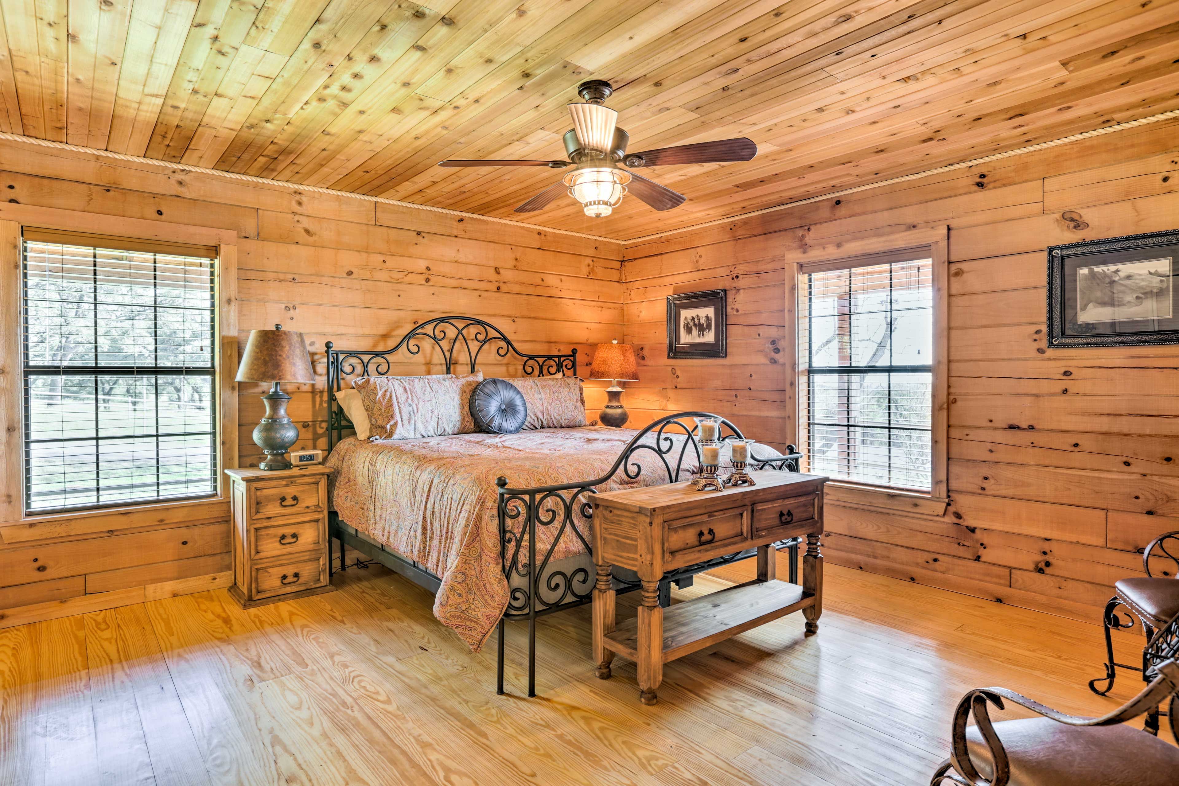 Bedroom 1 | King Bed