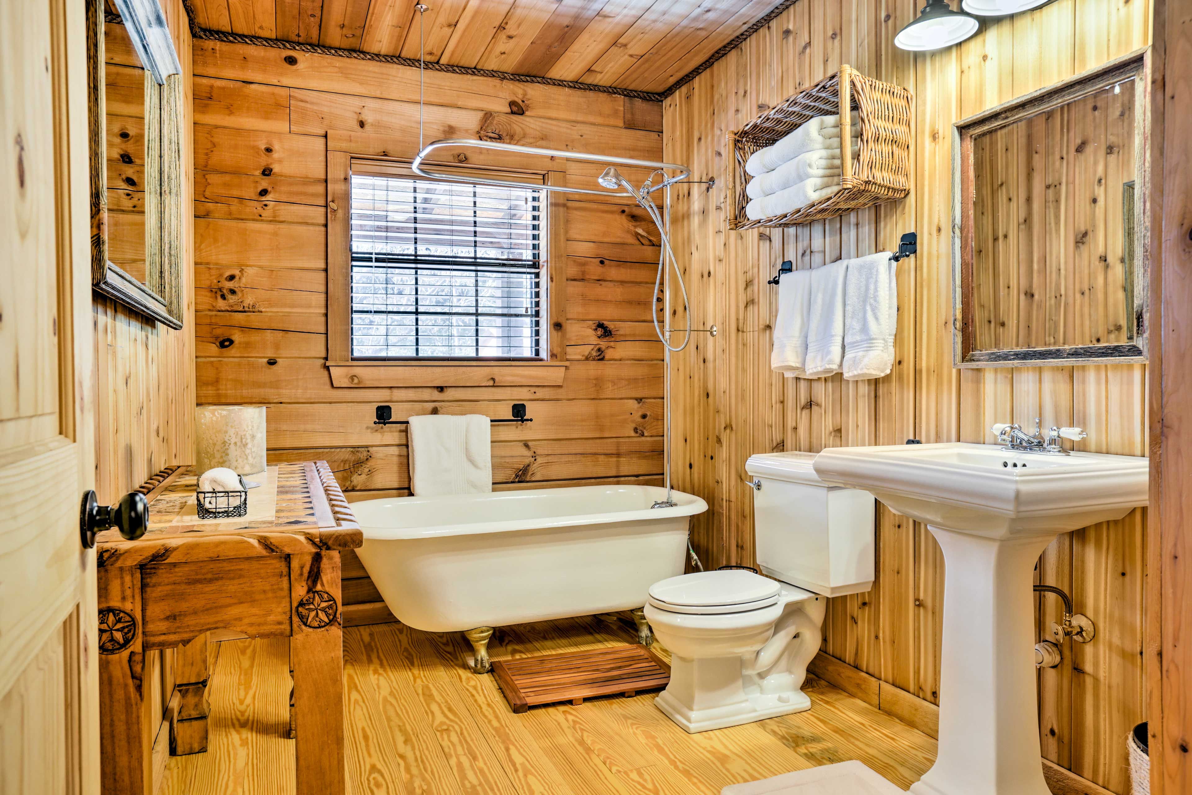 Full Bathroom | Linens & Towels