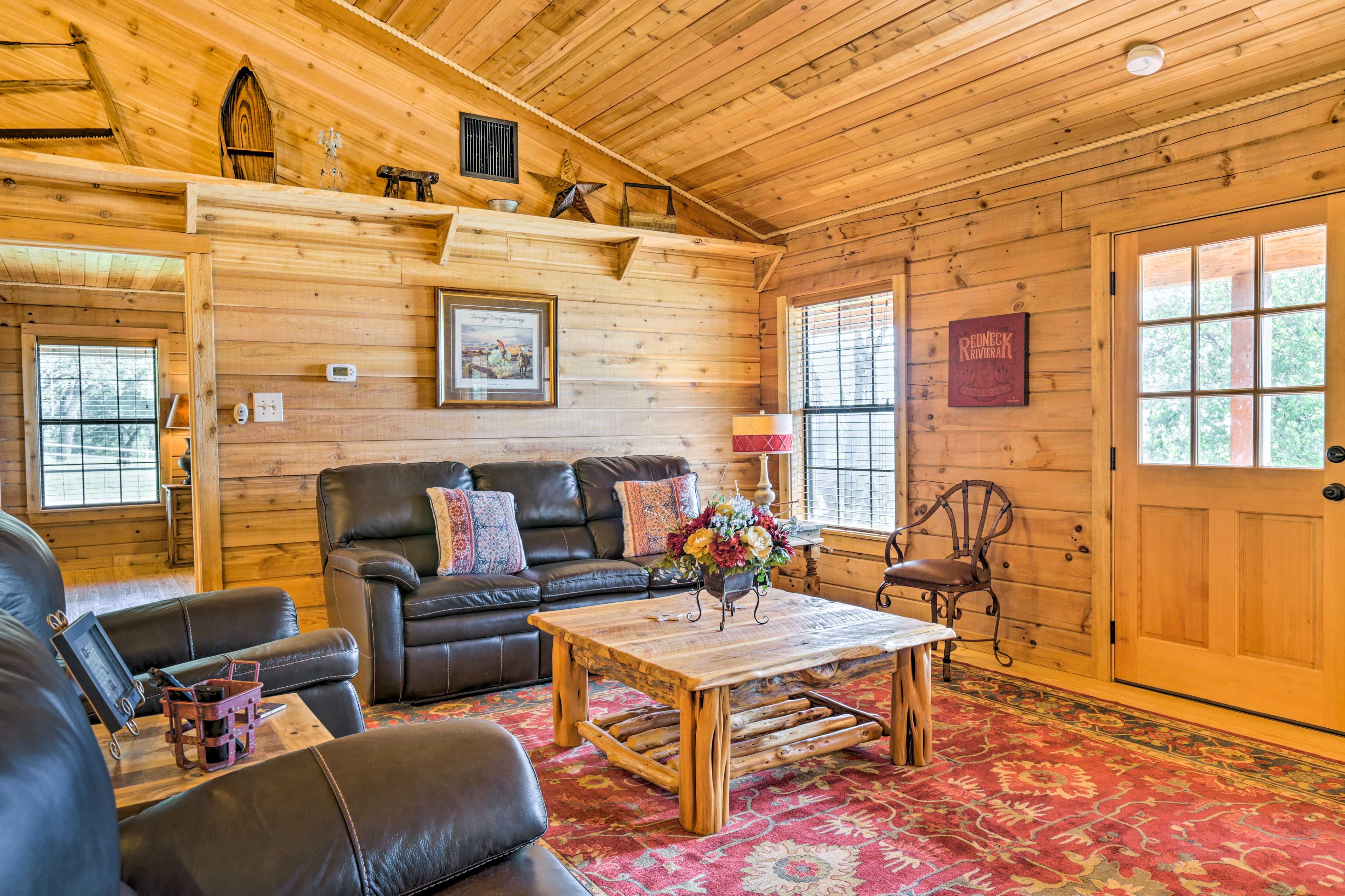 Living Room | Central A/C & Heating | Flat-Screen TV w/ Cable | Xbox | Free WiFi