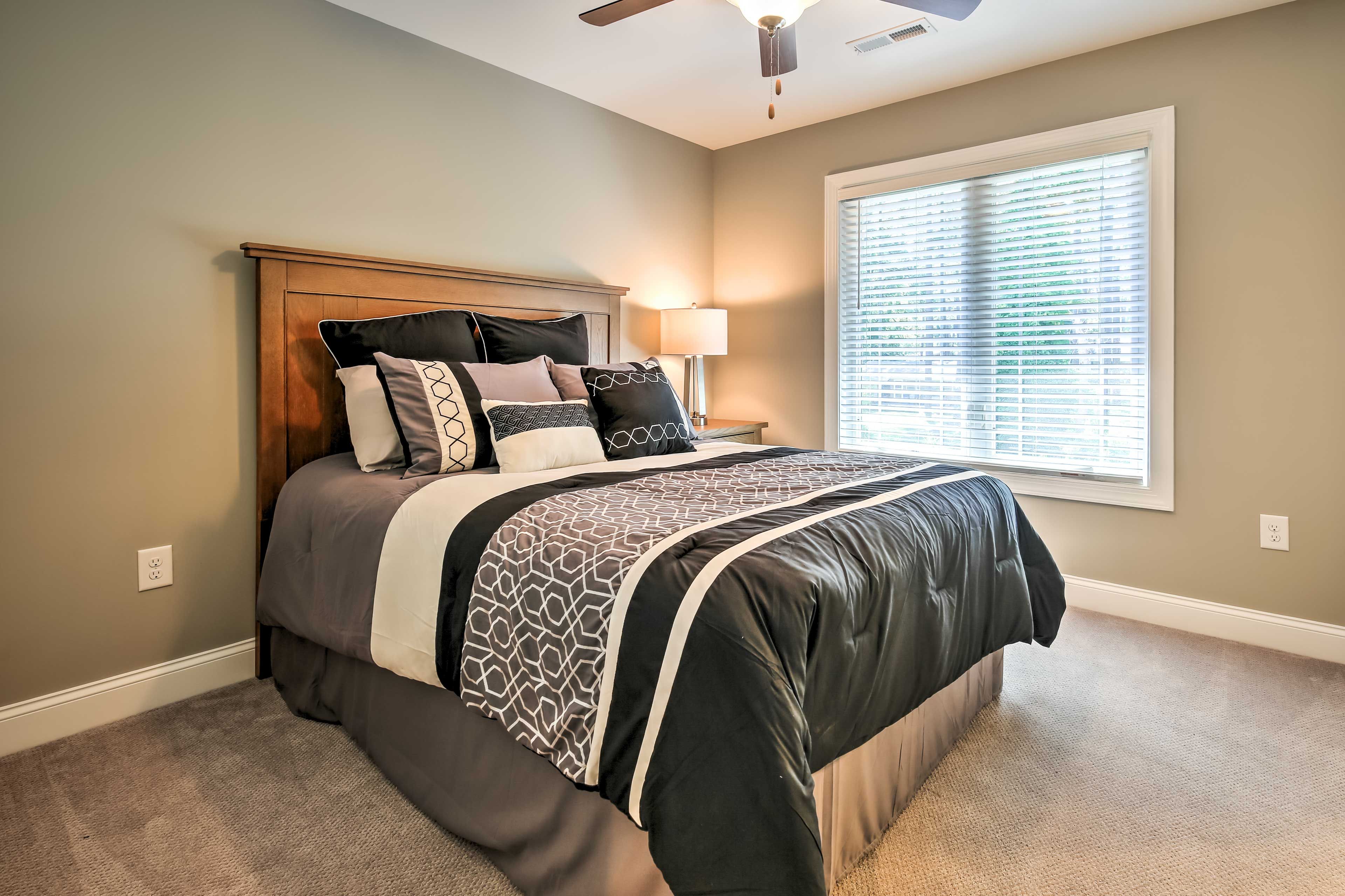 Bedroom 2 | Queen Bed