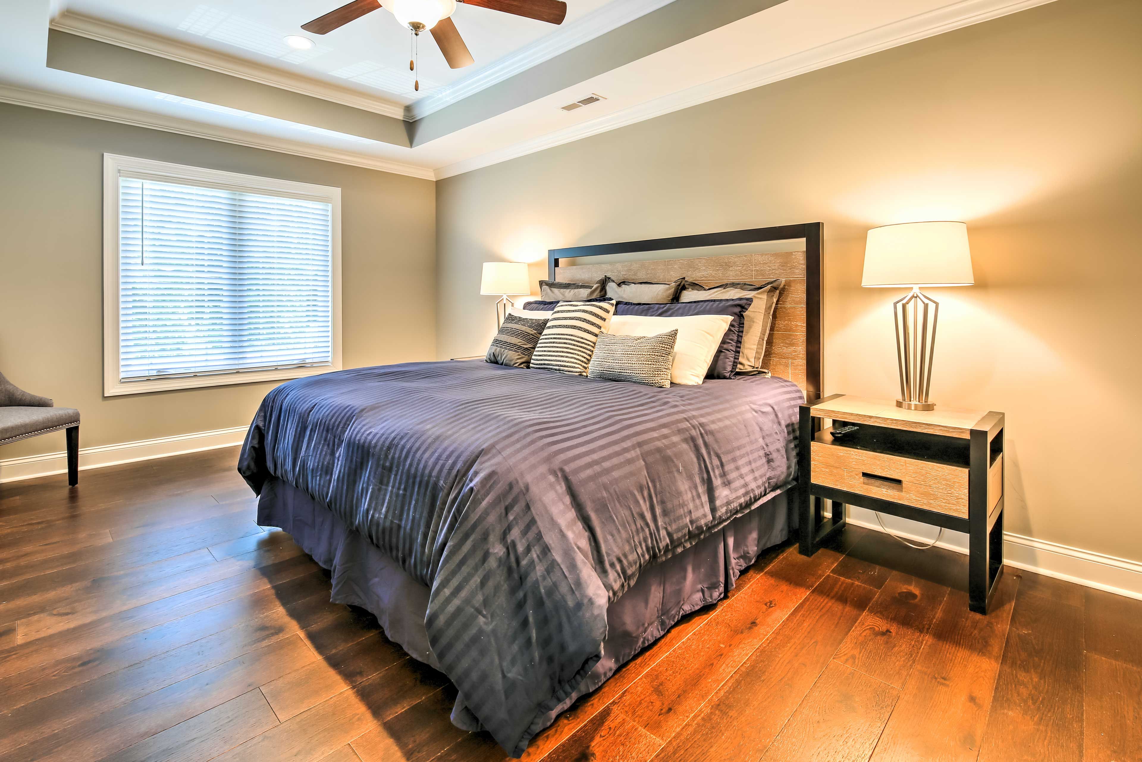 Bedroom 1 | King Bed