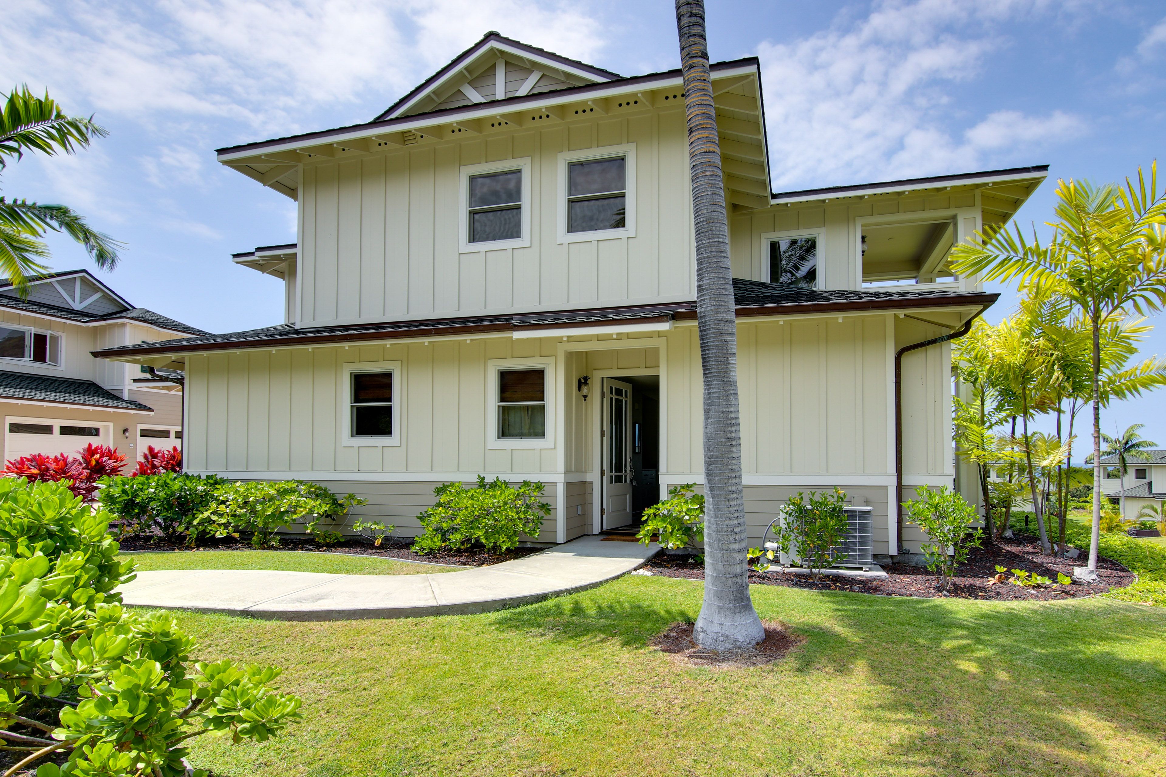 Exterior | Open Lot Parking