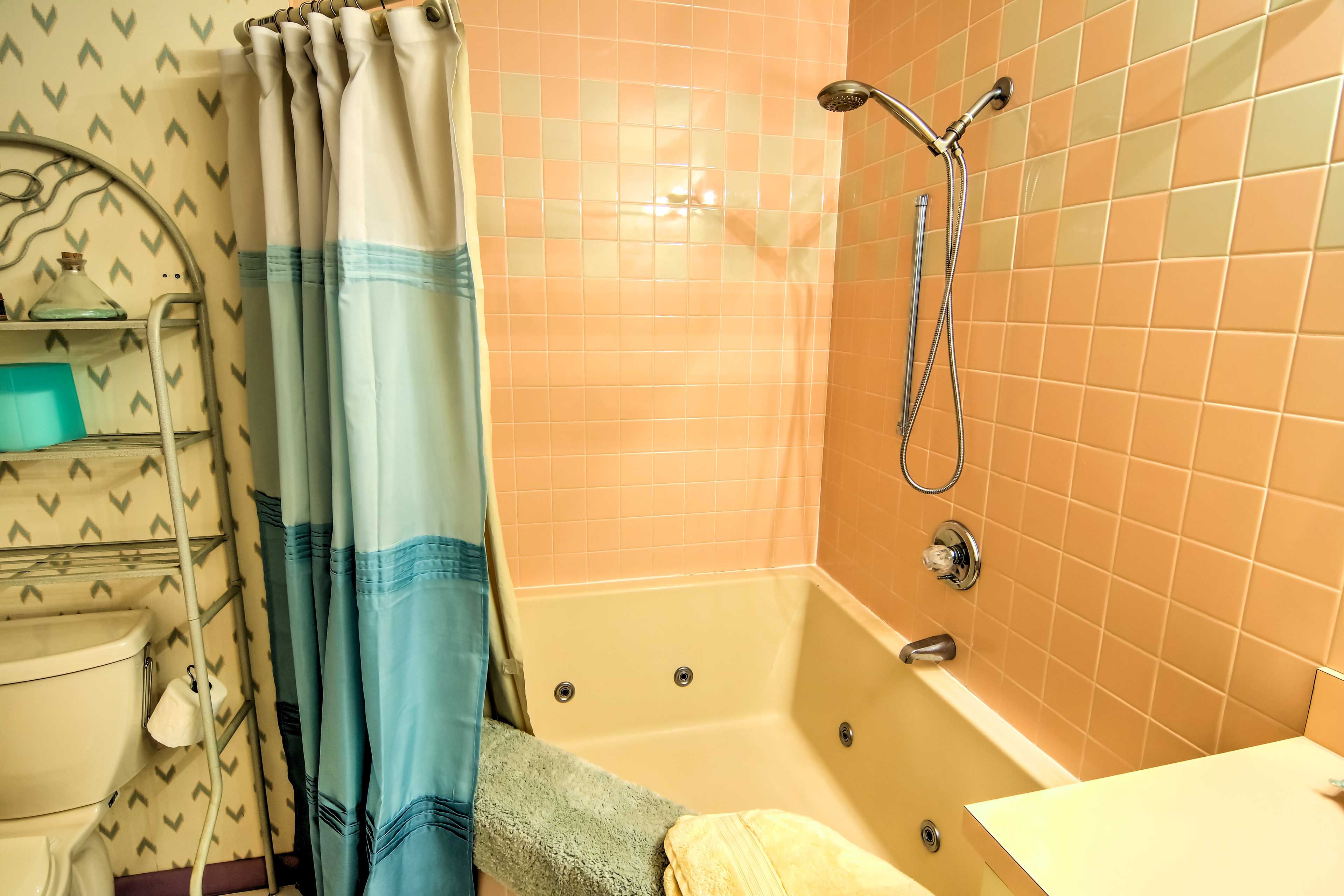 En-Suite Bathroom | Jacuzzi Tub