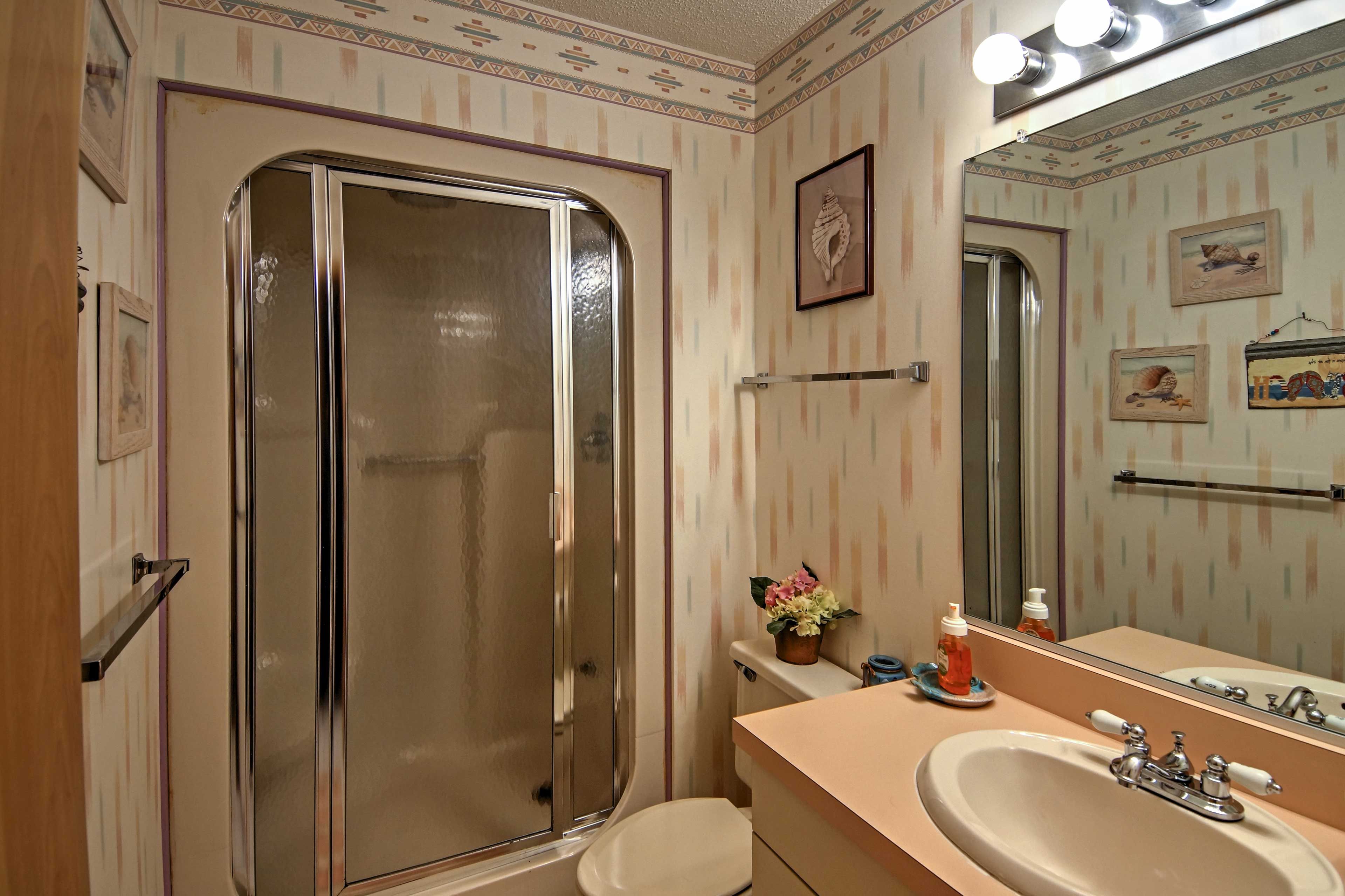 Full Bathroom | Towels/Linens Not Provided