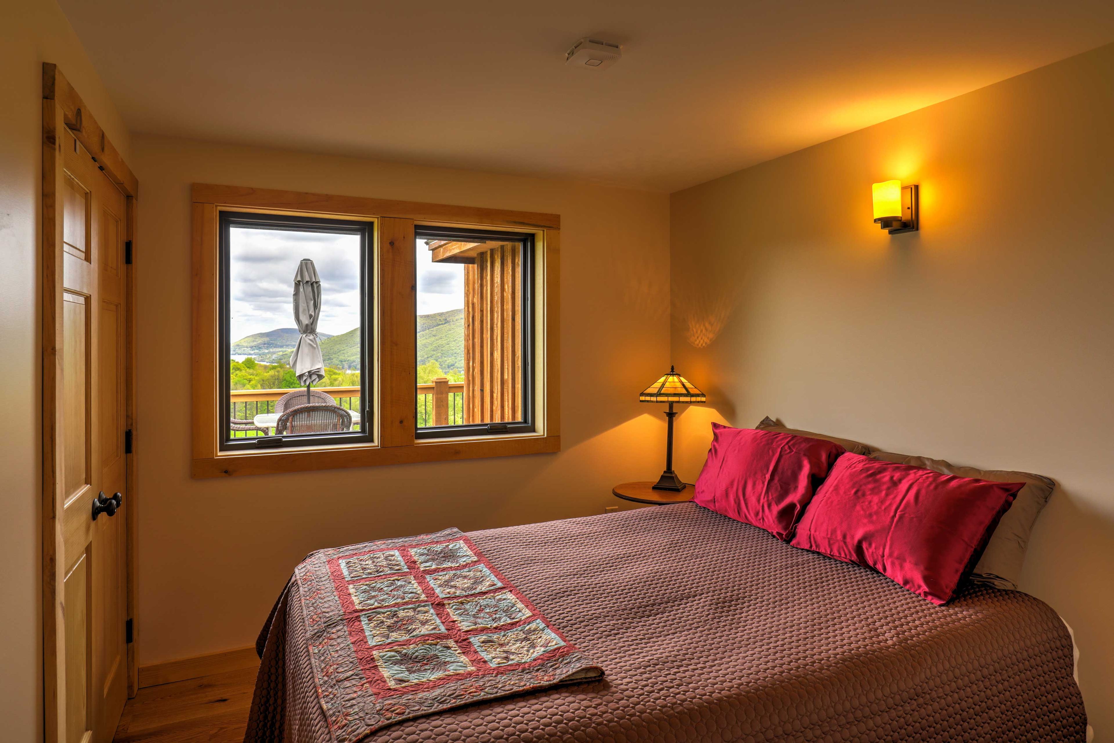 Bedroom 2 | Queen Bed