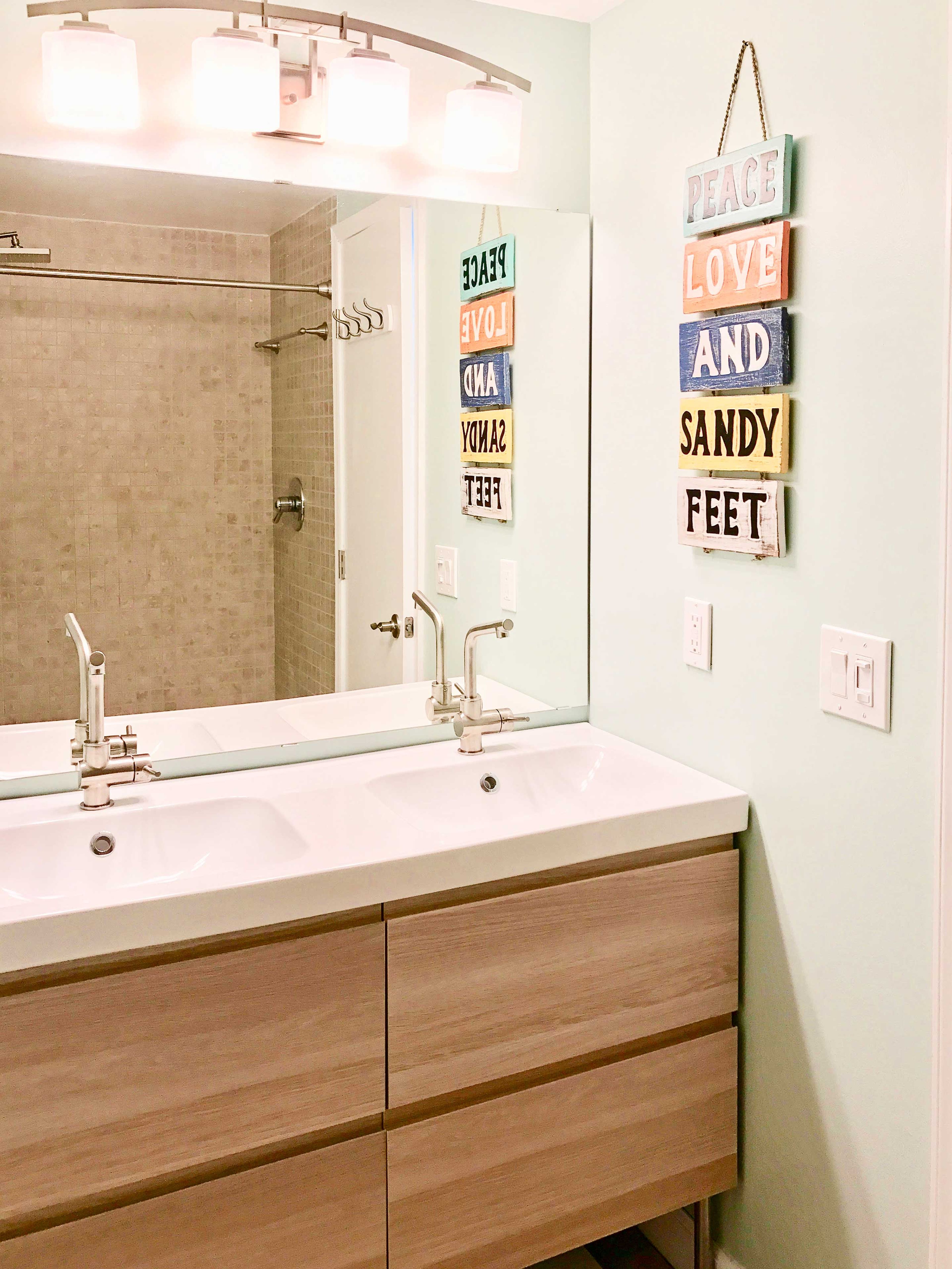 Two sinks make it easy to get ready in the morning!