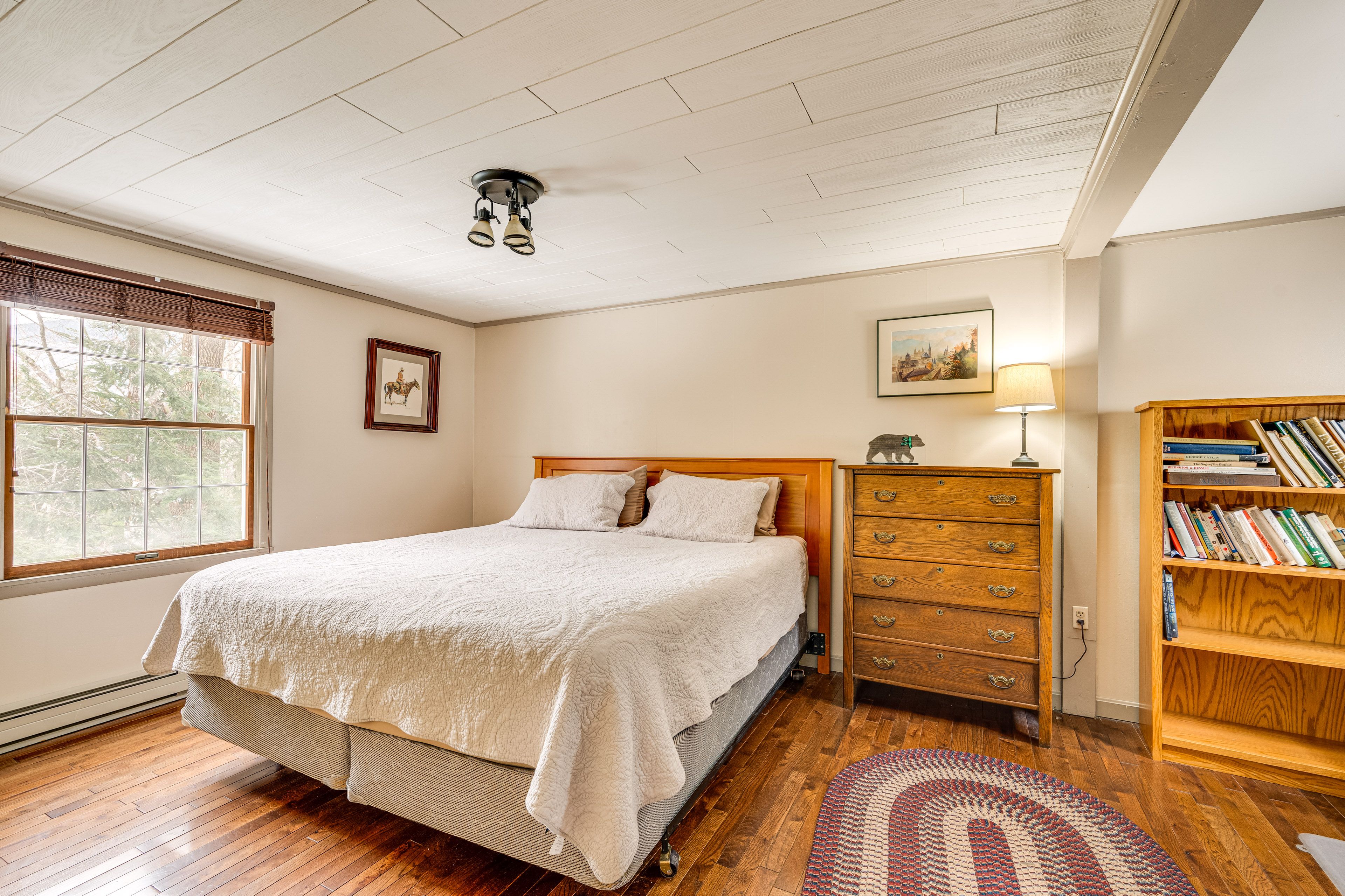 Bedroom 1 | King Bed | Linens Provided