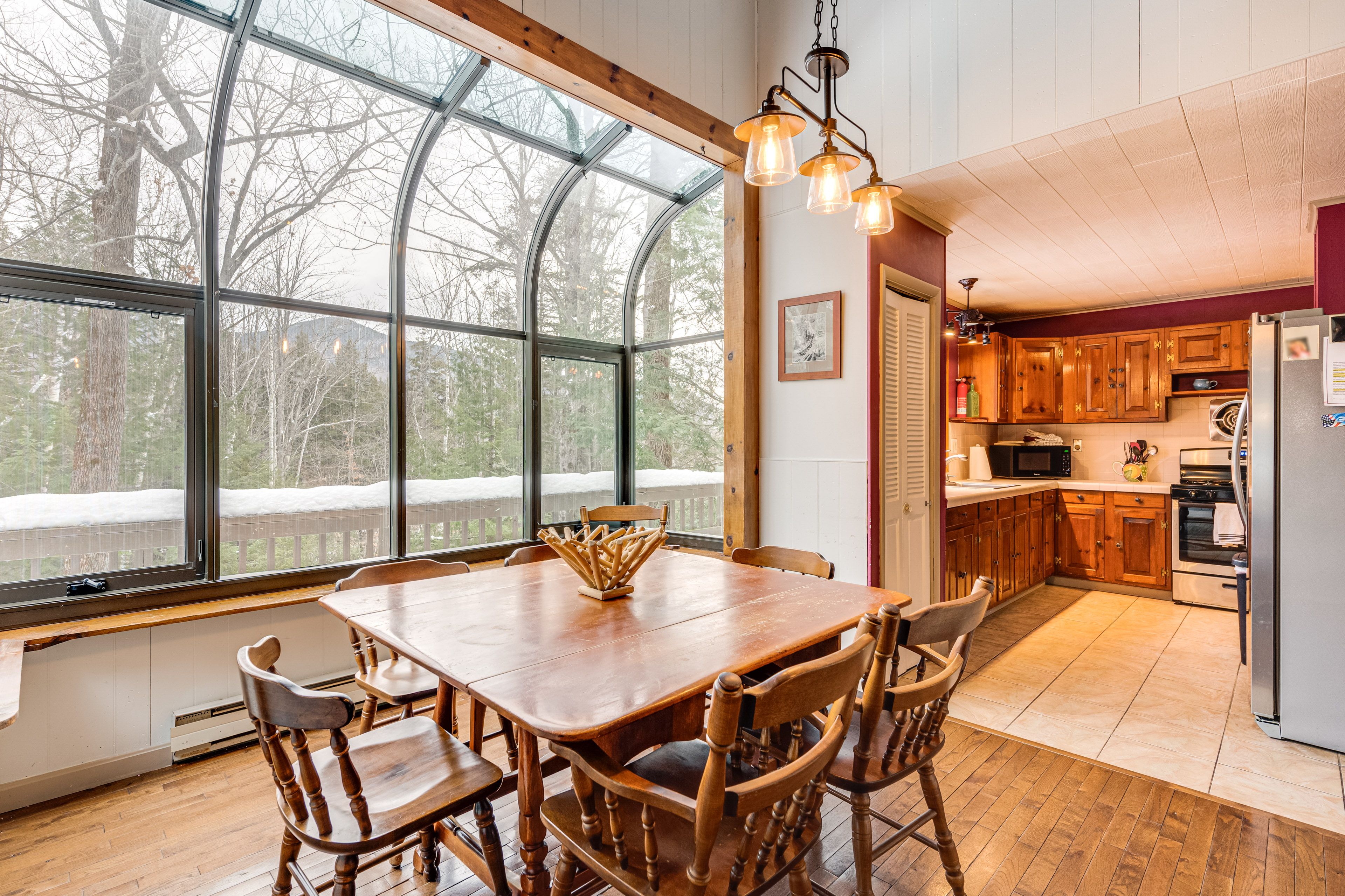 Dining Table | Dishware Provided