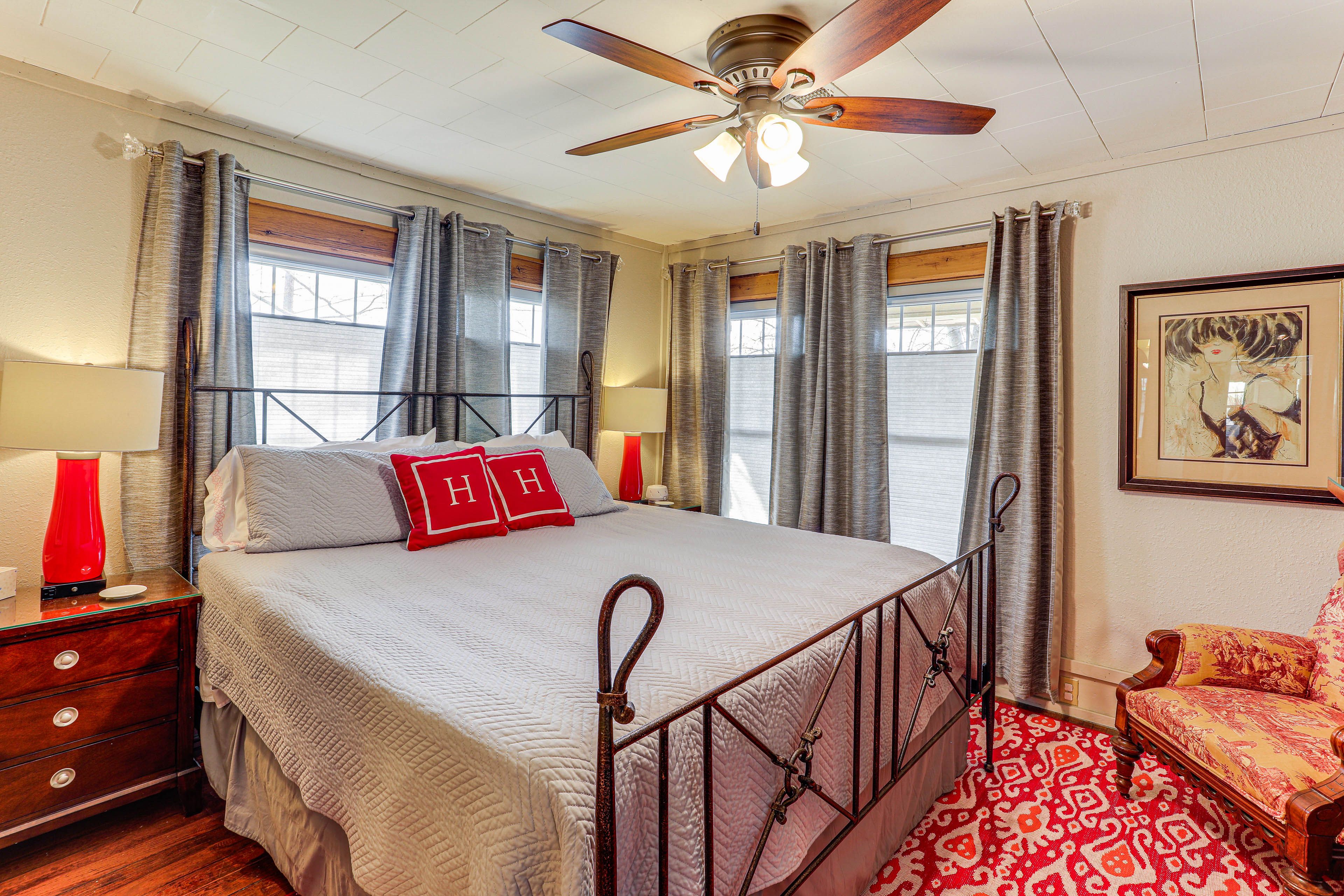 Bedroom 1 | King Bed | 1st Floor | Towels Provided