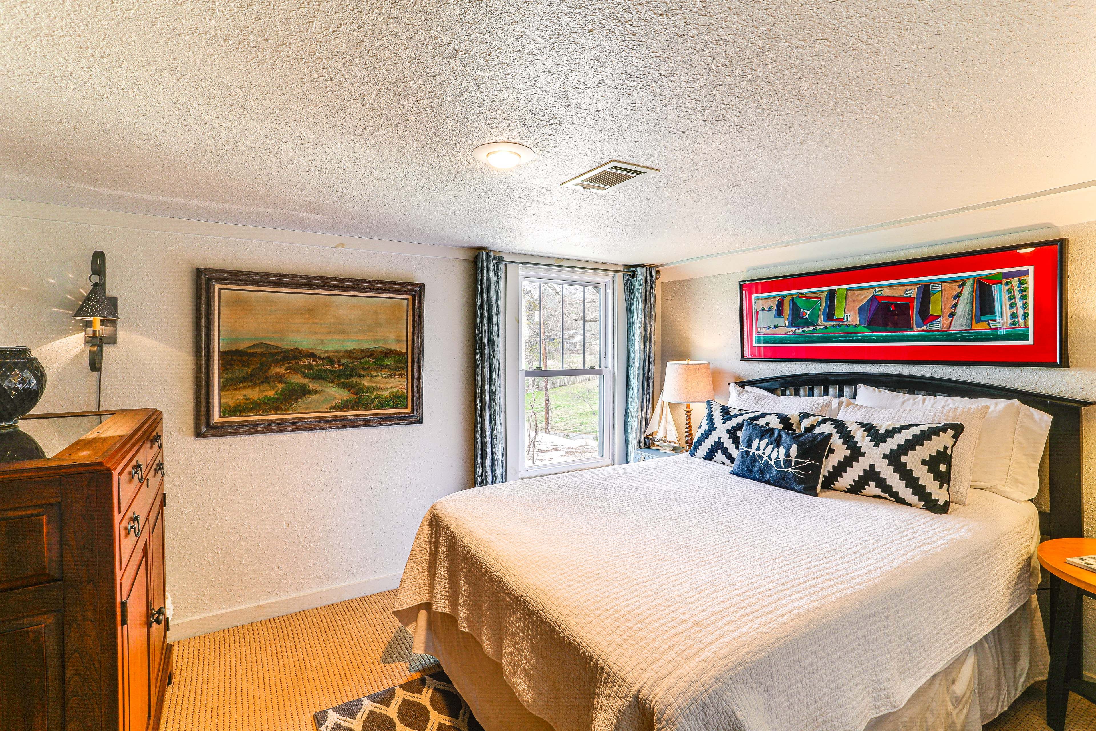Bedroom 2 | Queen Bed | 2nd Floor