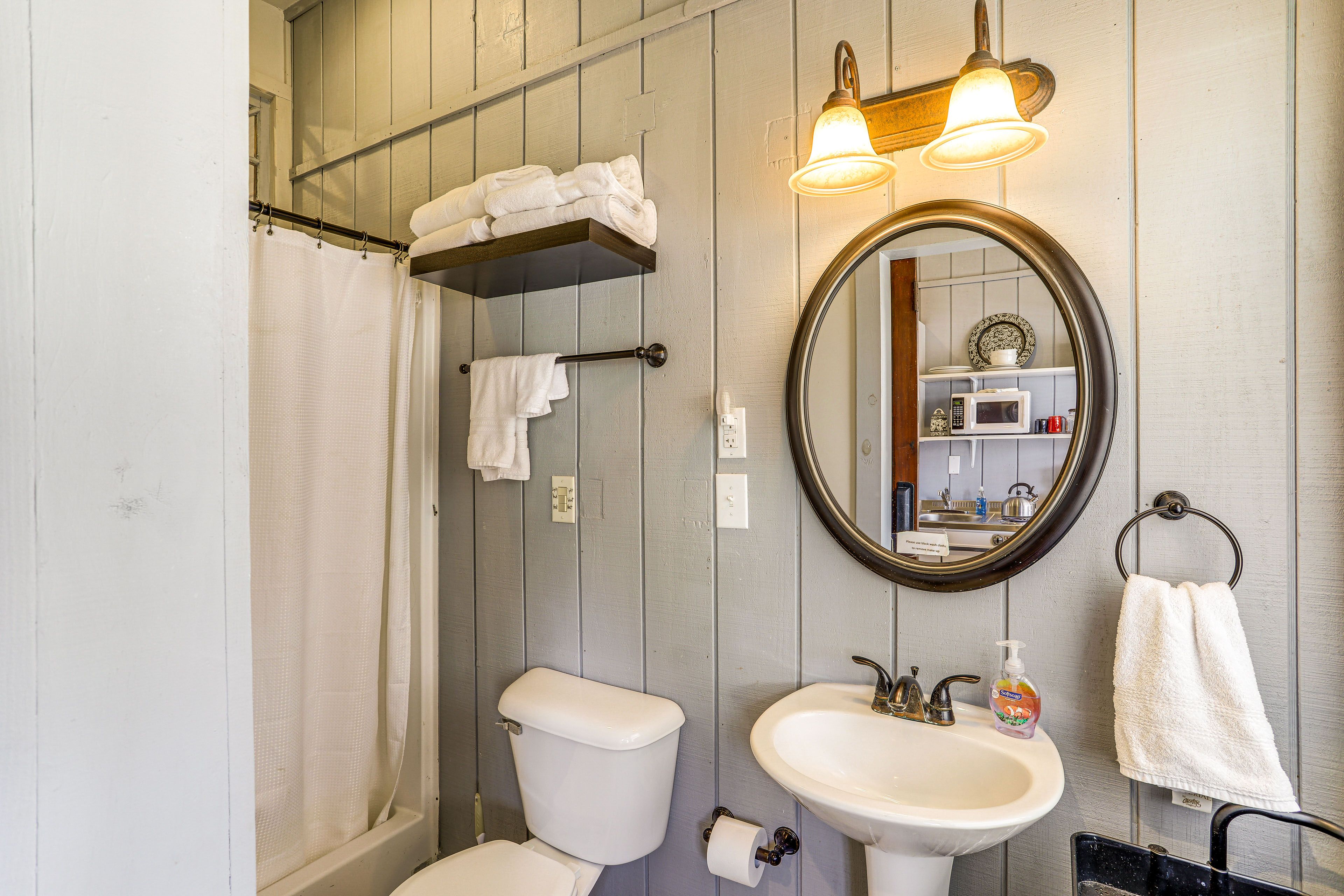 Full Bathroom | Central A/C