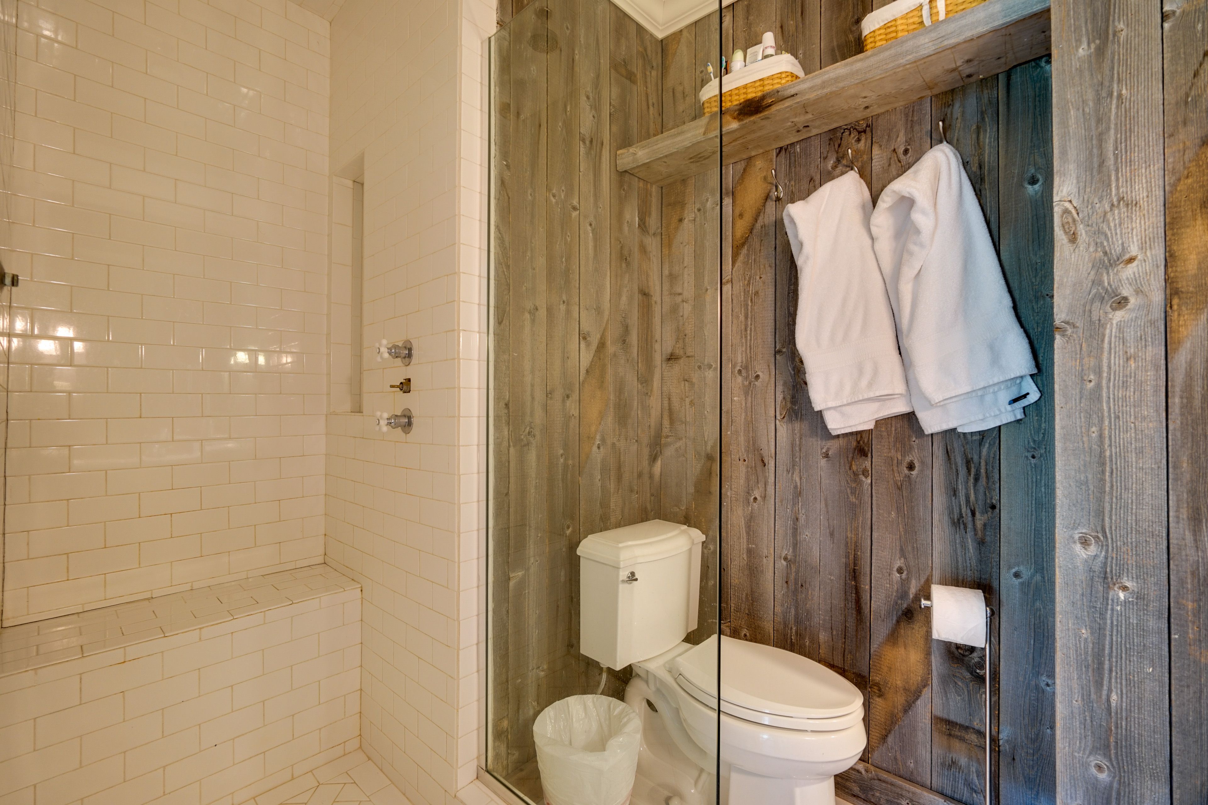 Full Bathroom | Towels Provided