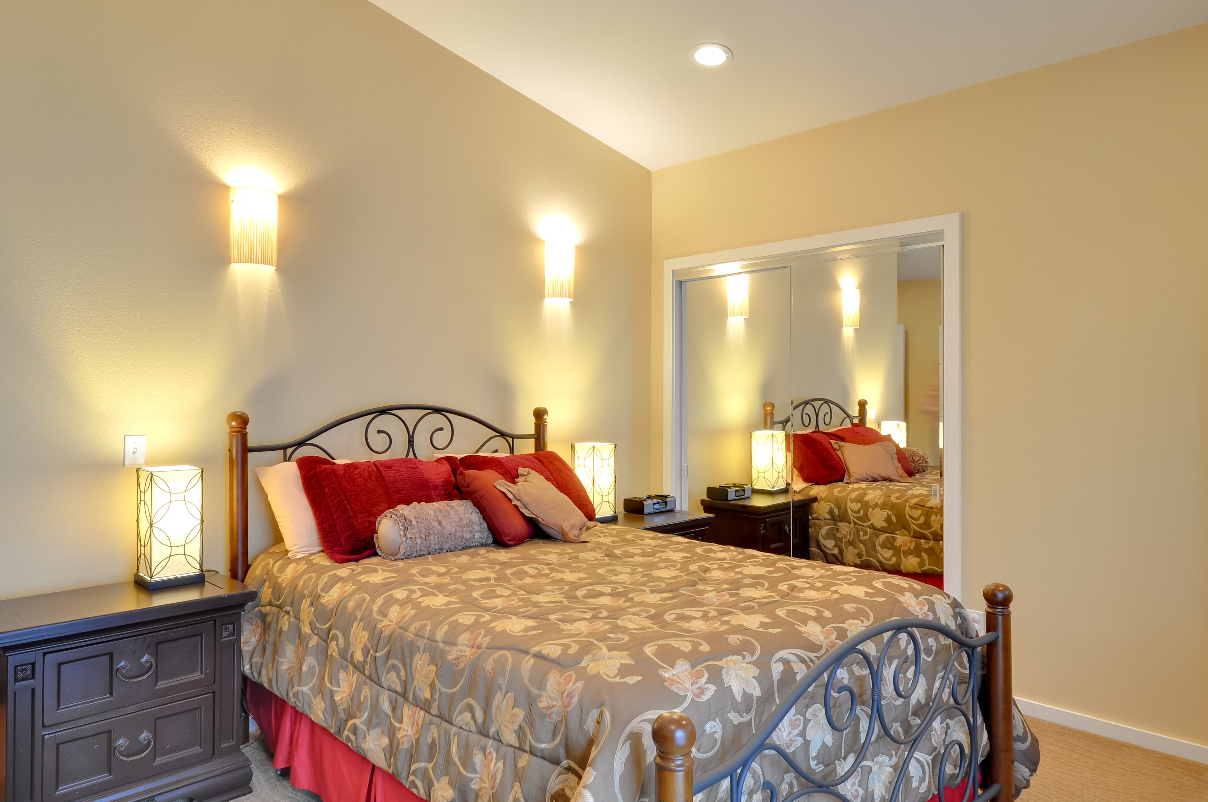 Bedroom 2 | Queen Bed