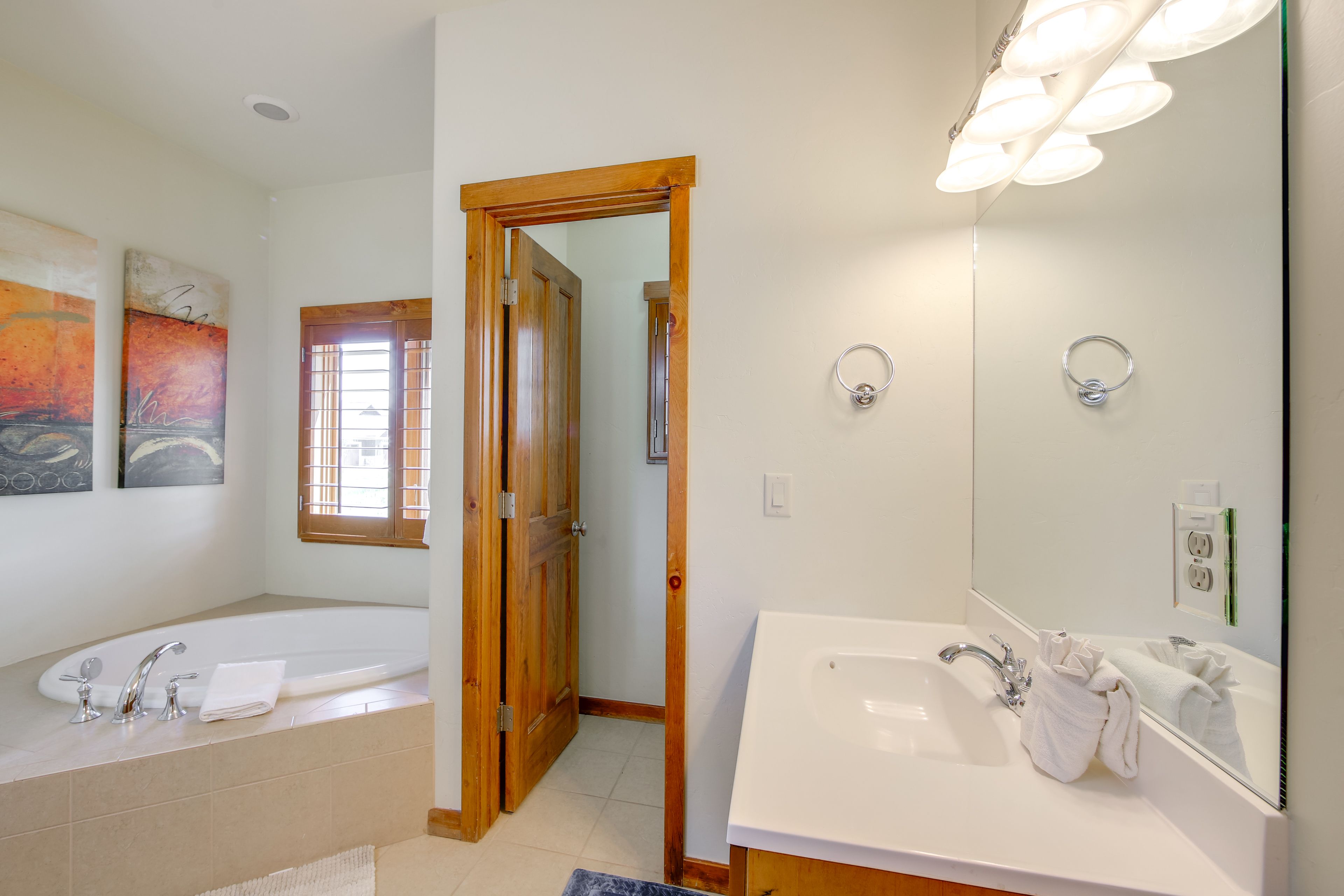 Bathroom | Towels Provided | 1st Floor