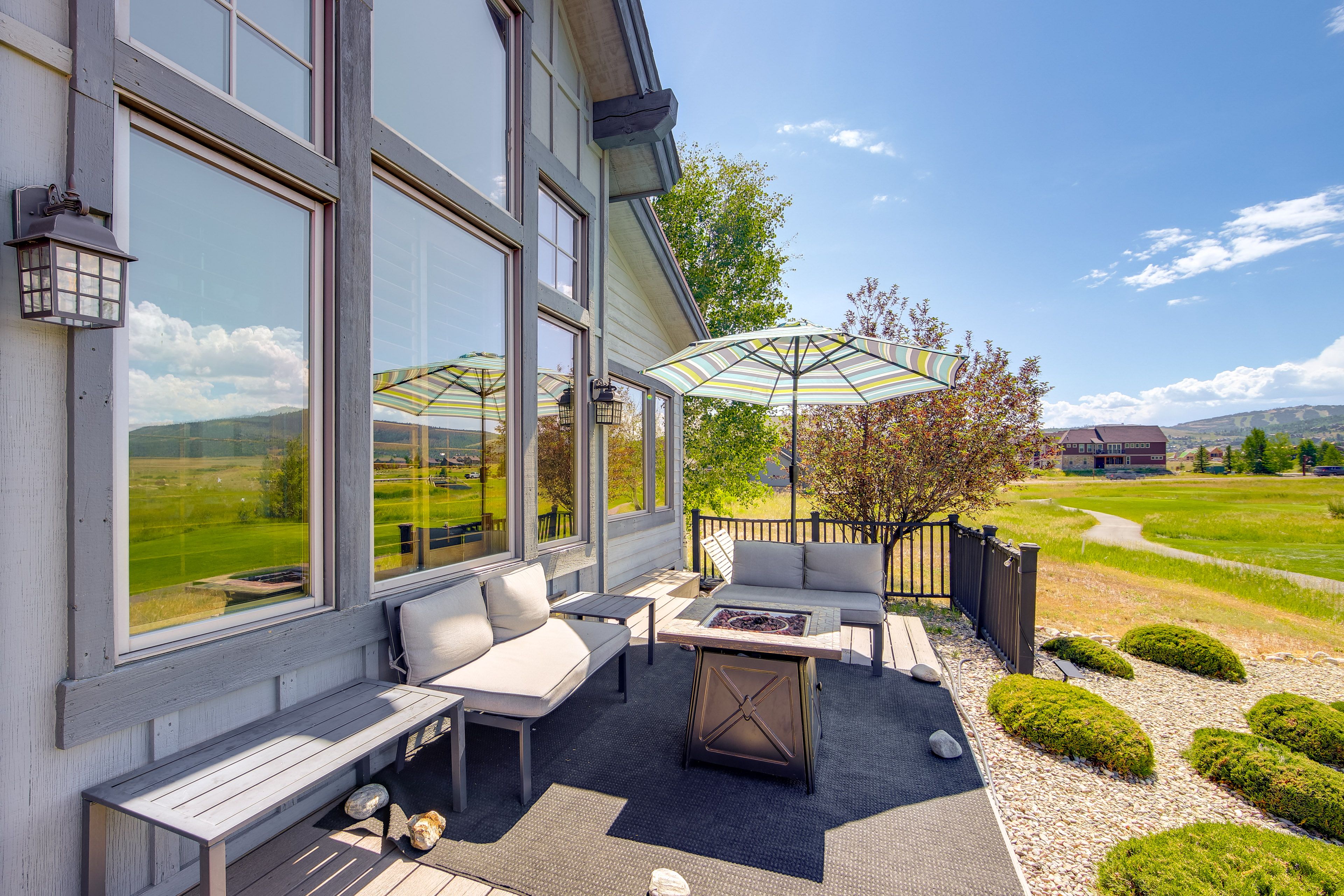 Deck w/ Seating & Dining | Fire Pit Table