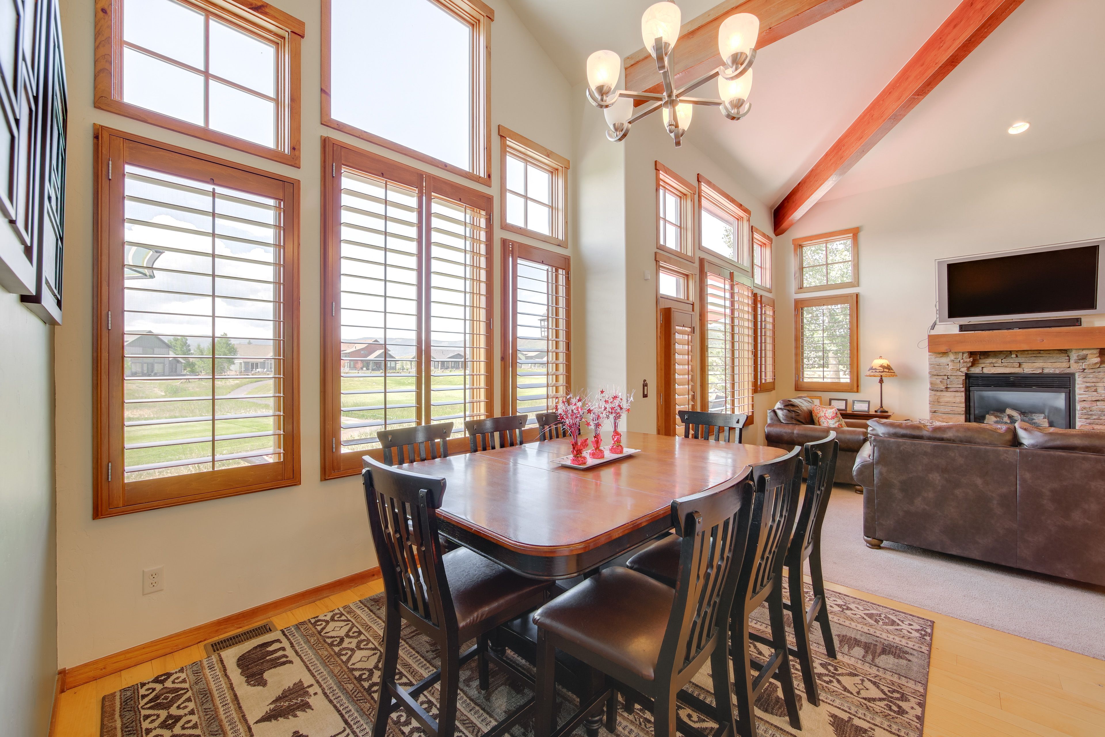 Dining Area | Dishware/Flatware Provided | 1st Floor