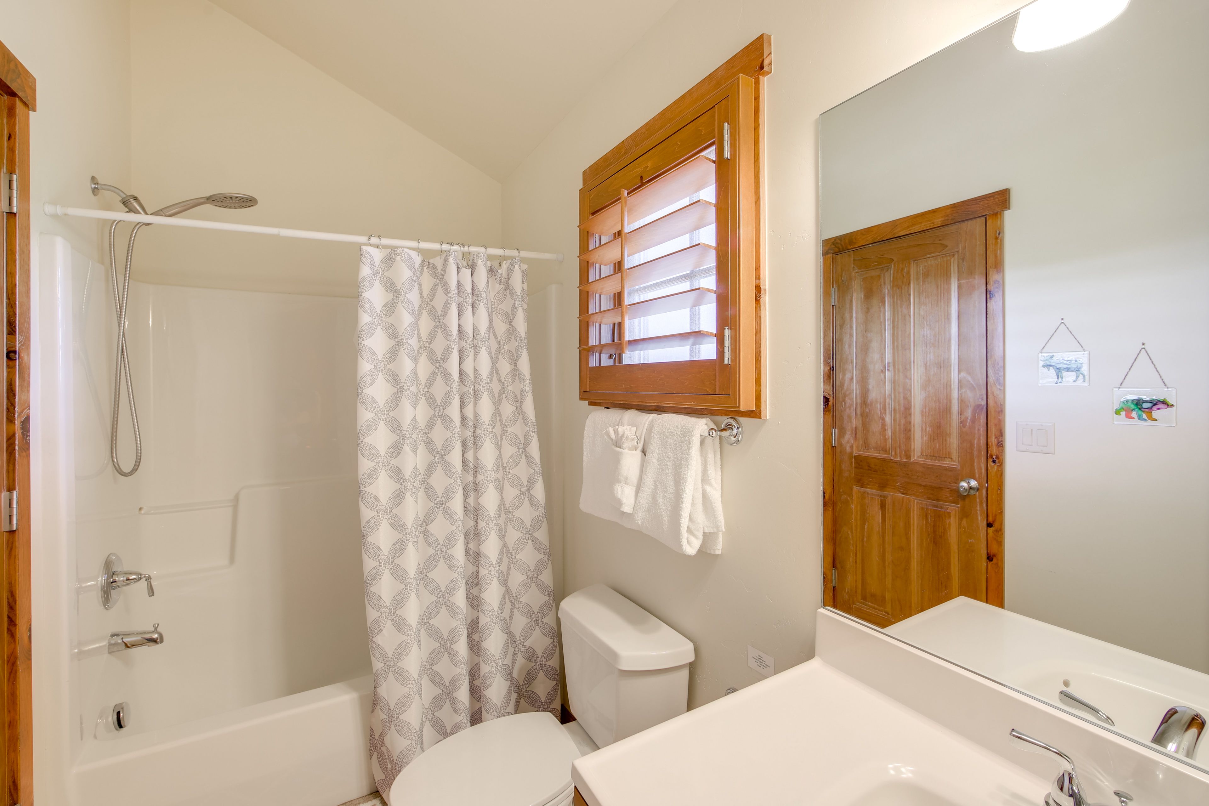 Bathroom | 2nd Floor