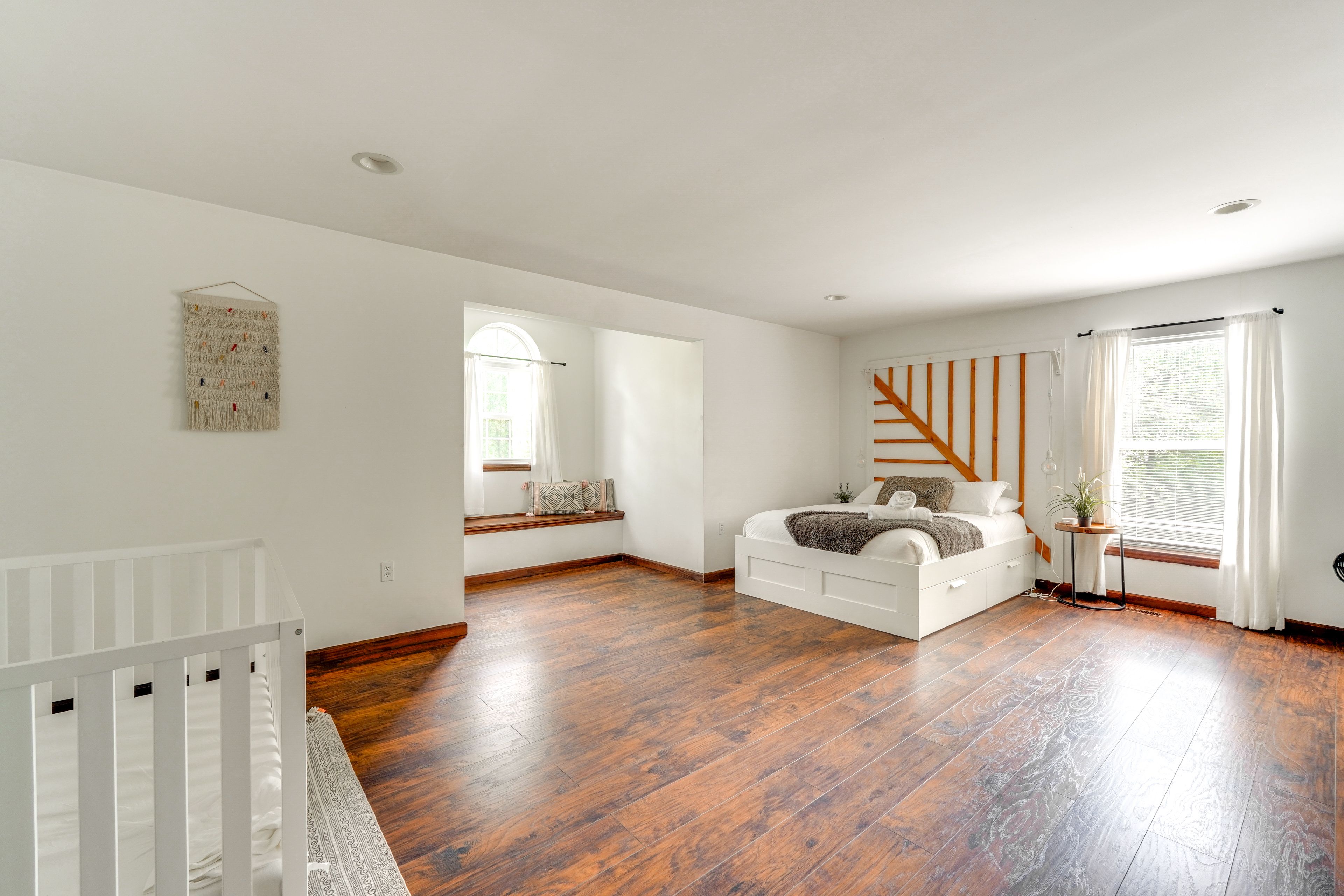 Bedroom 1 | Queen Bed