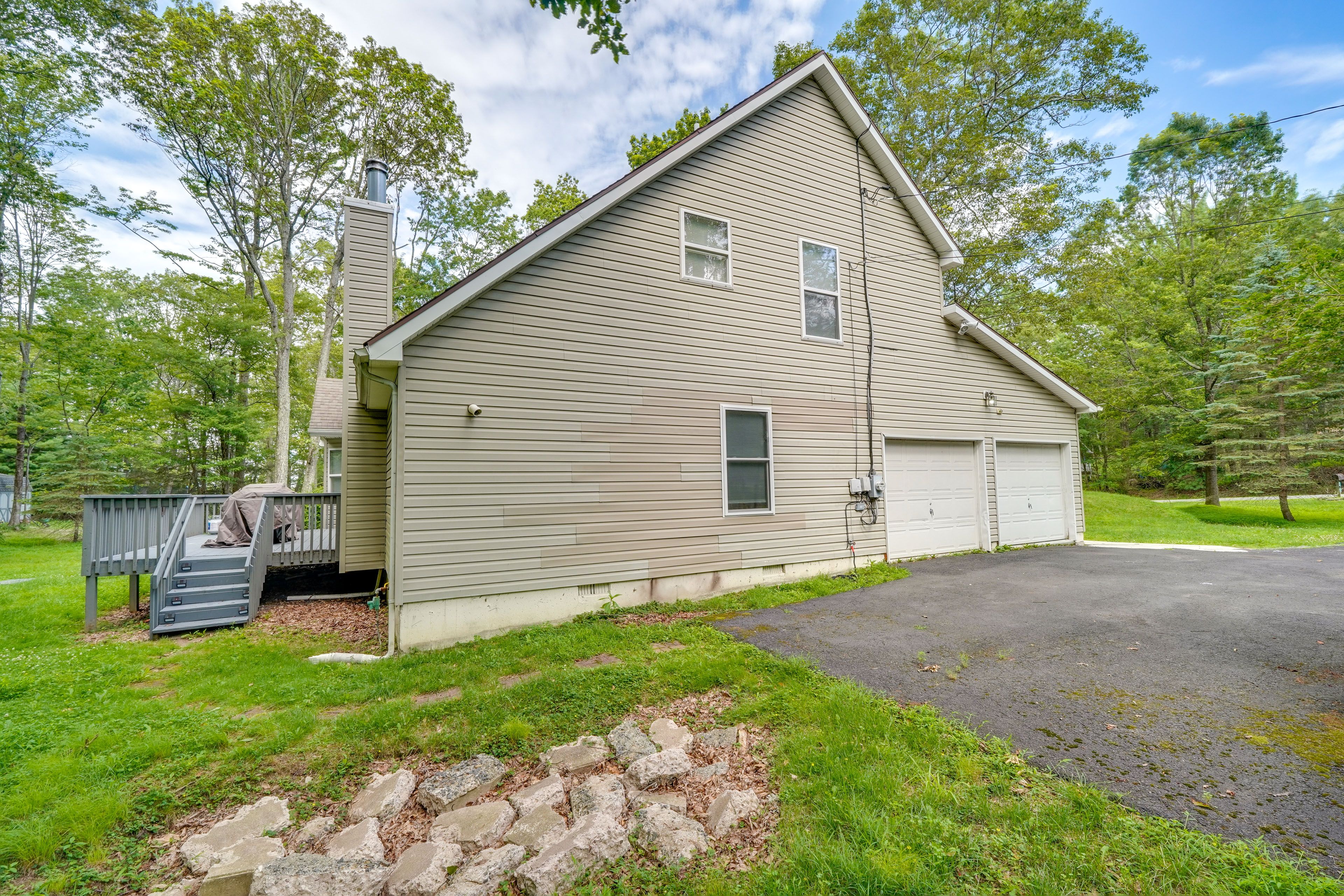 Side Exterior | Parking | Driveway (4 Vehicles)