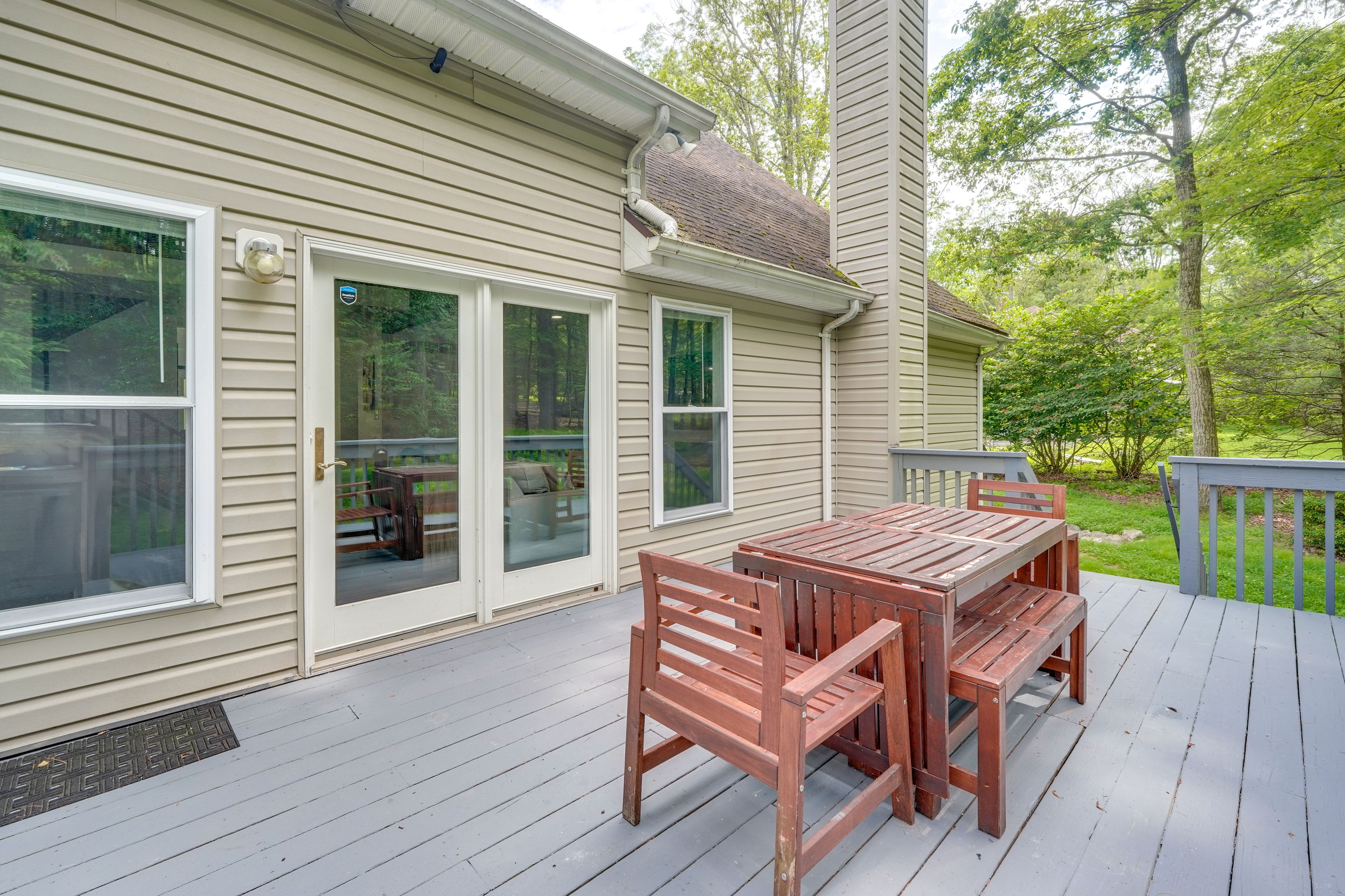 Furnished Deck | Gas Grill | Outdoor Dining Area