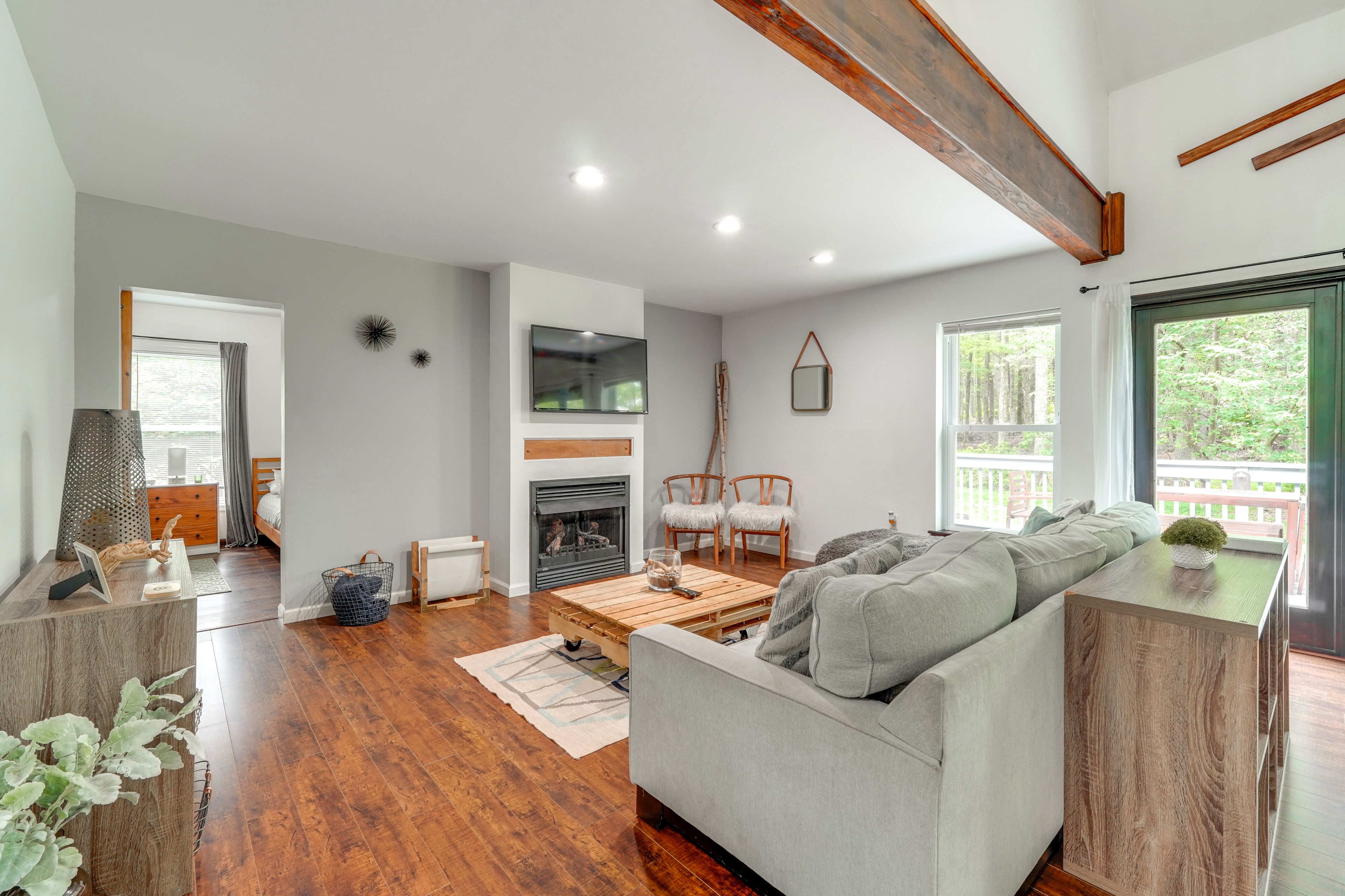 Living Room | Smart TV | Gas Fireplace | Free WiFi | 2-Story Home