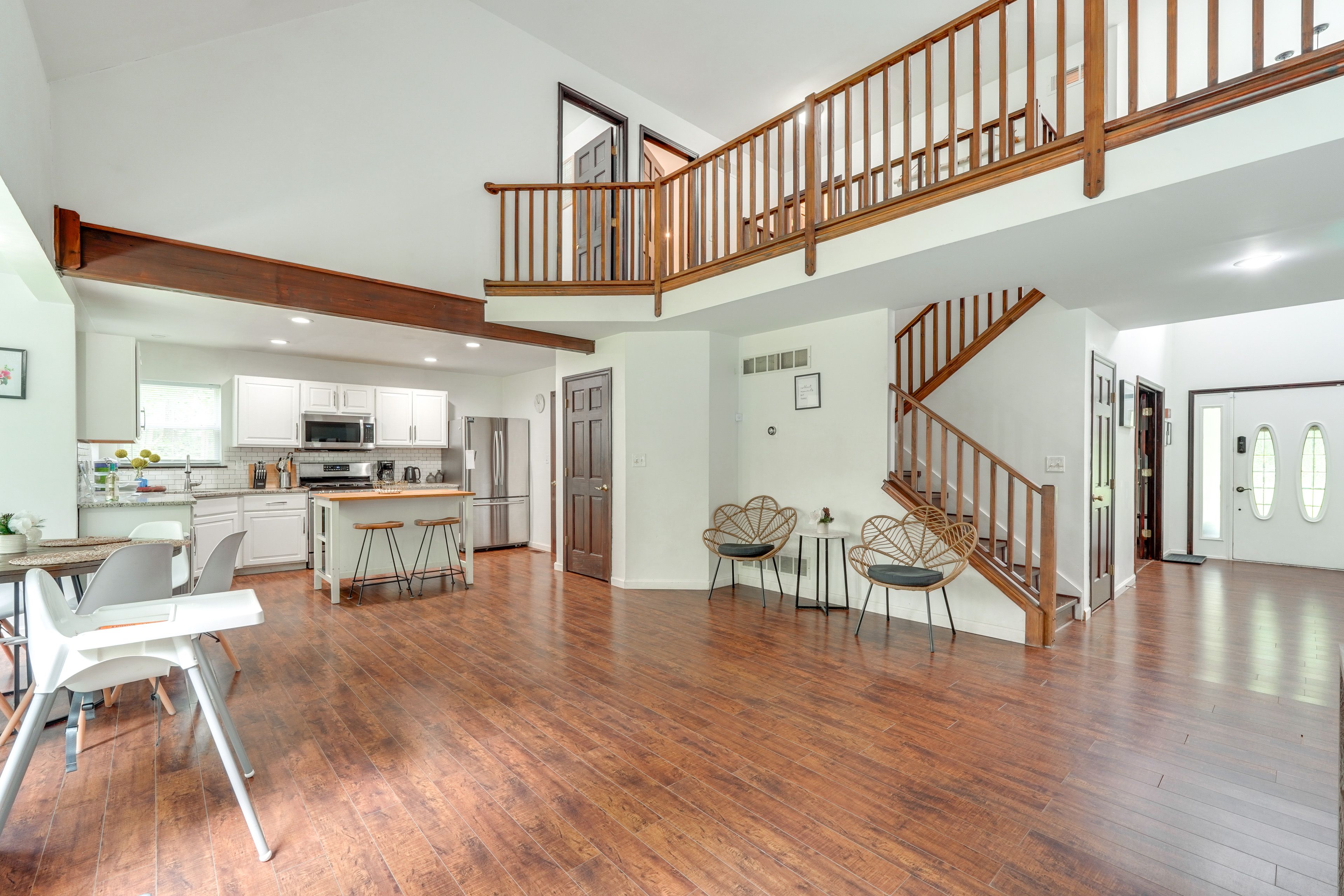 Dining Area | Dishes & Flatware Provided