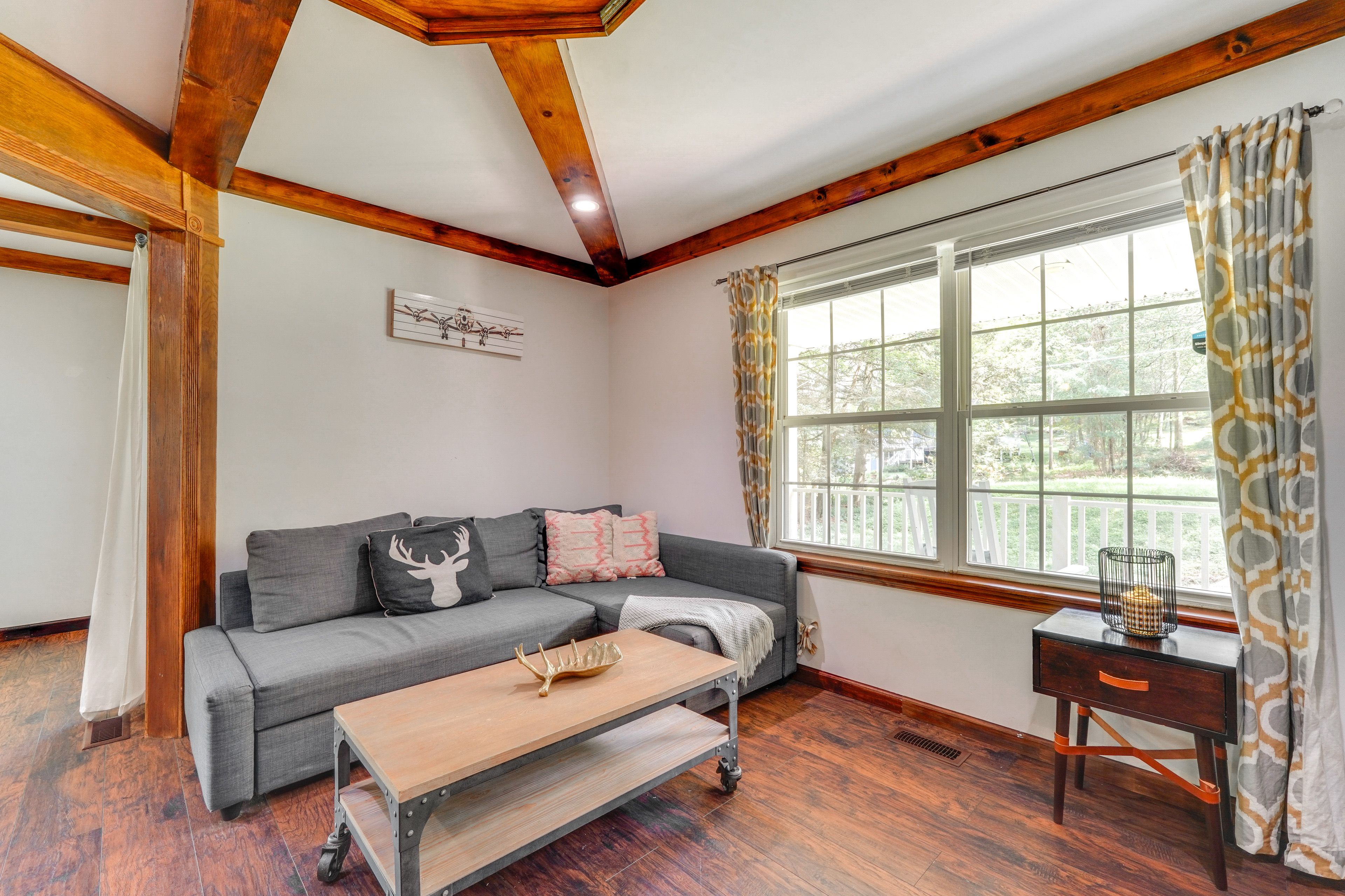 Family Room | Smart TV | Wet Bar