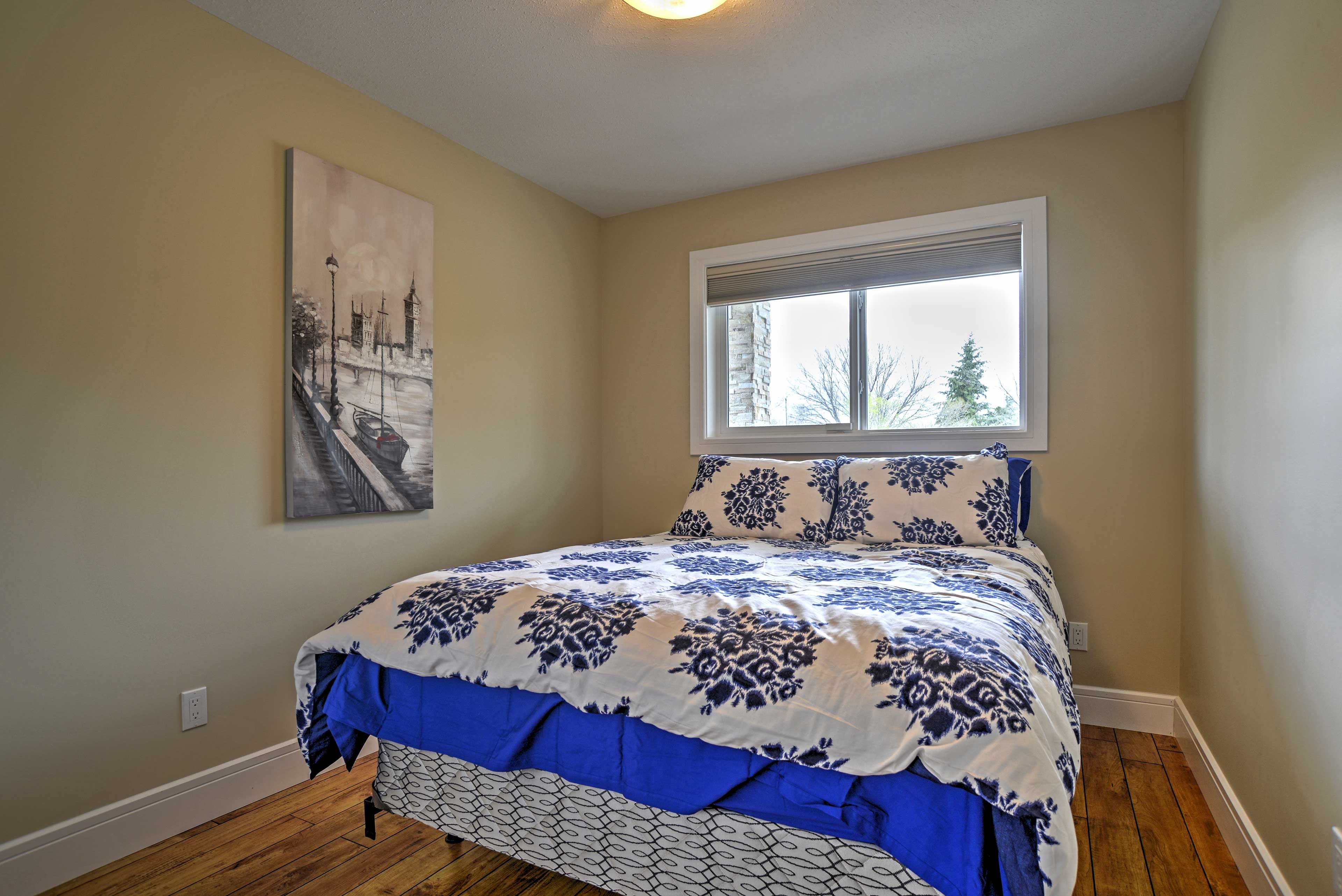Bedroom 3 | Queen Bed