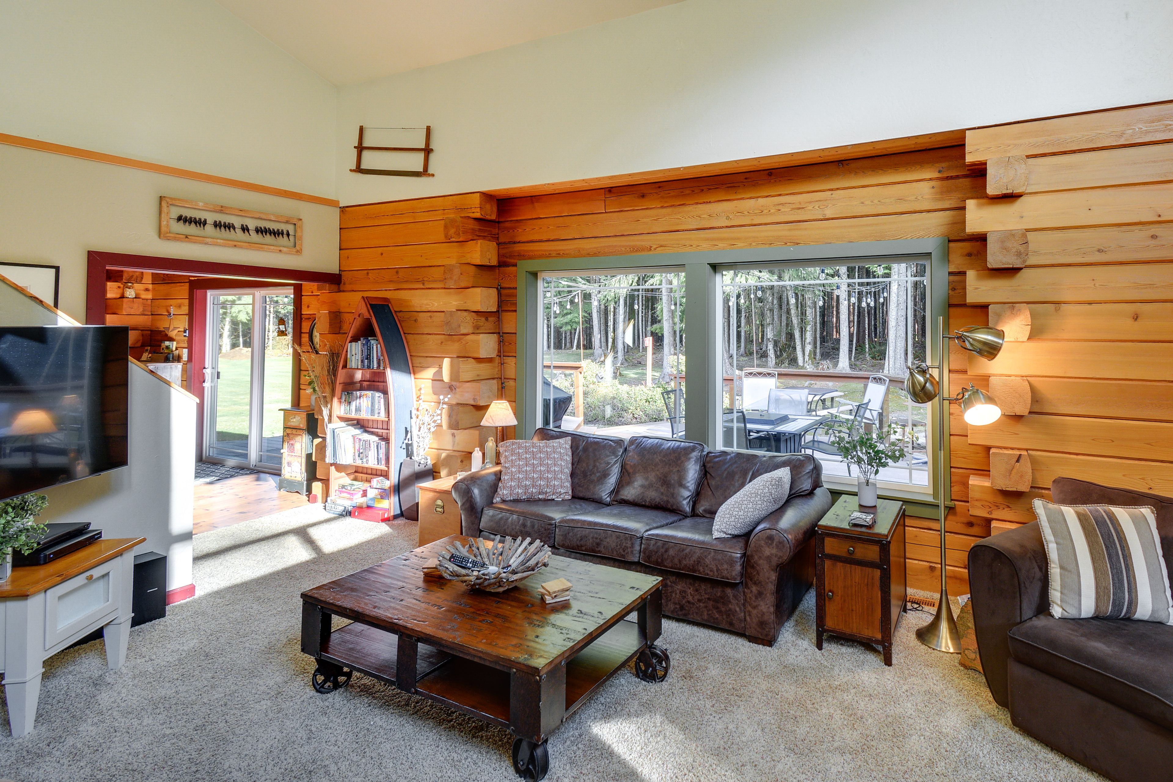 Living Room | Cable TV | Free WiFi | Central Heating