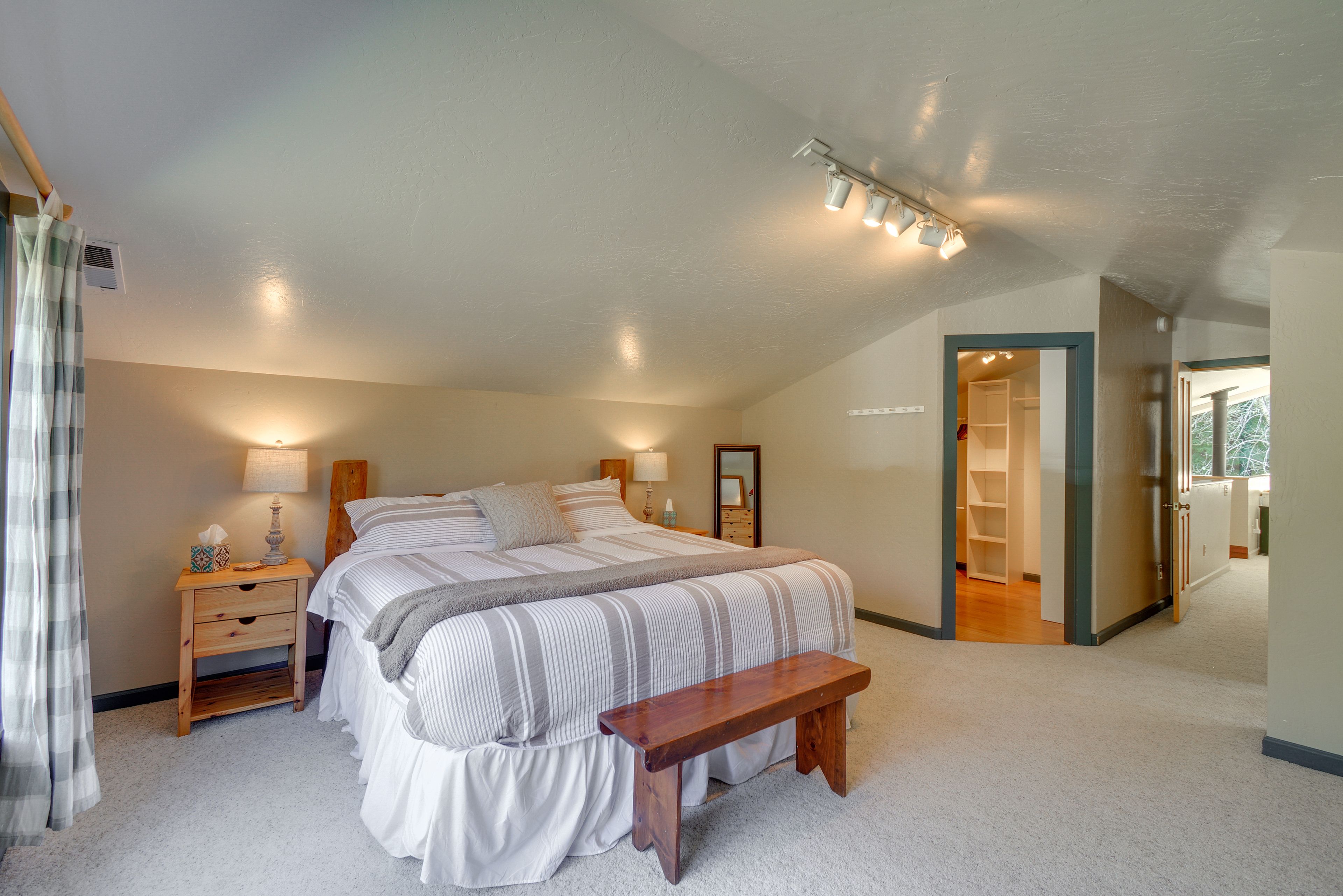 Bedroom 1 | King Bed | Linens Provided