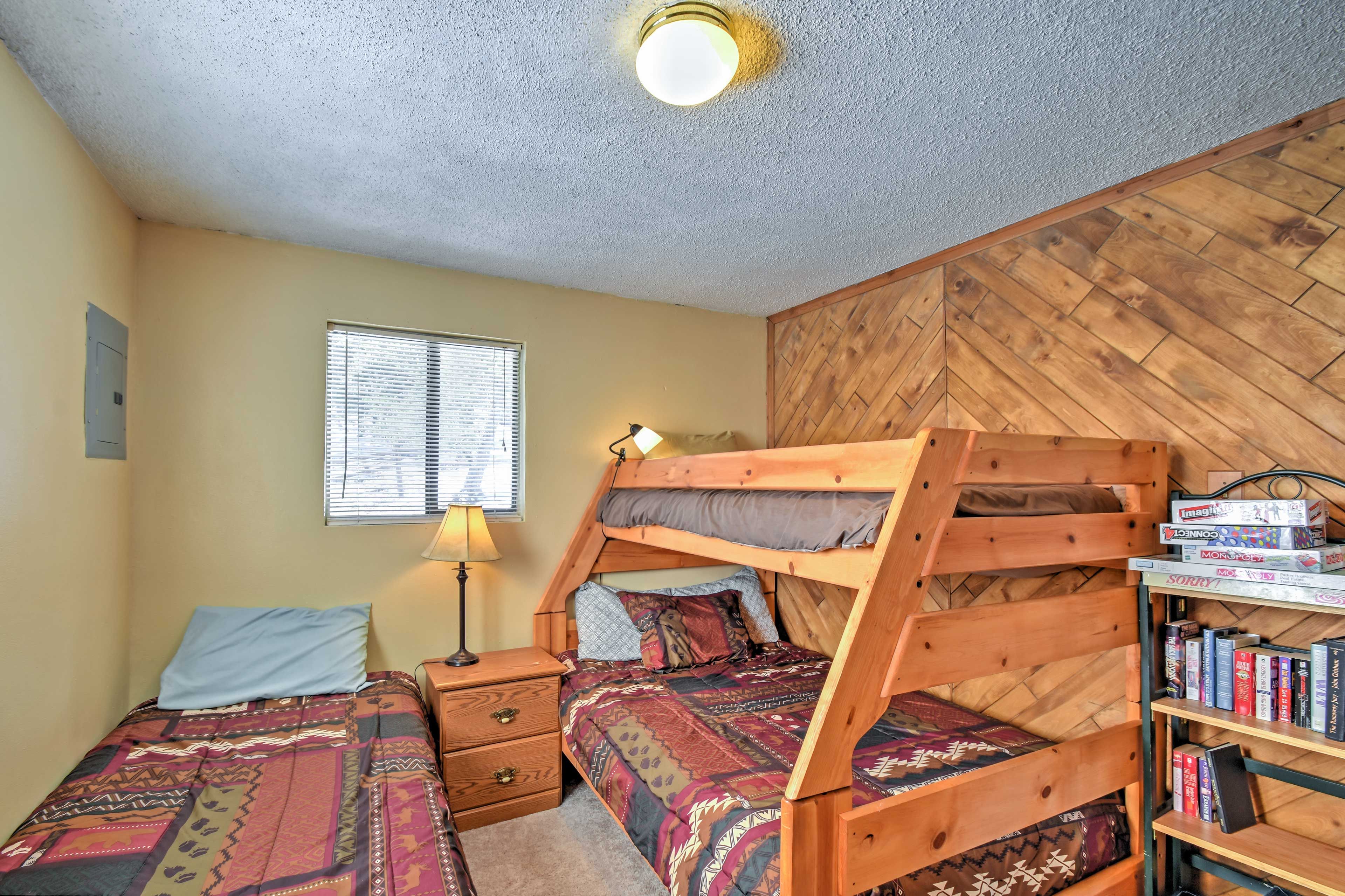 Bedroom 2 | Twin/Full Bunk Bed | Full Bed